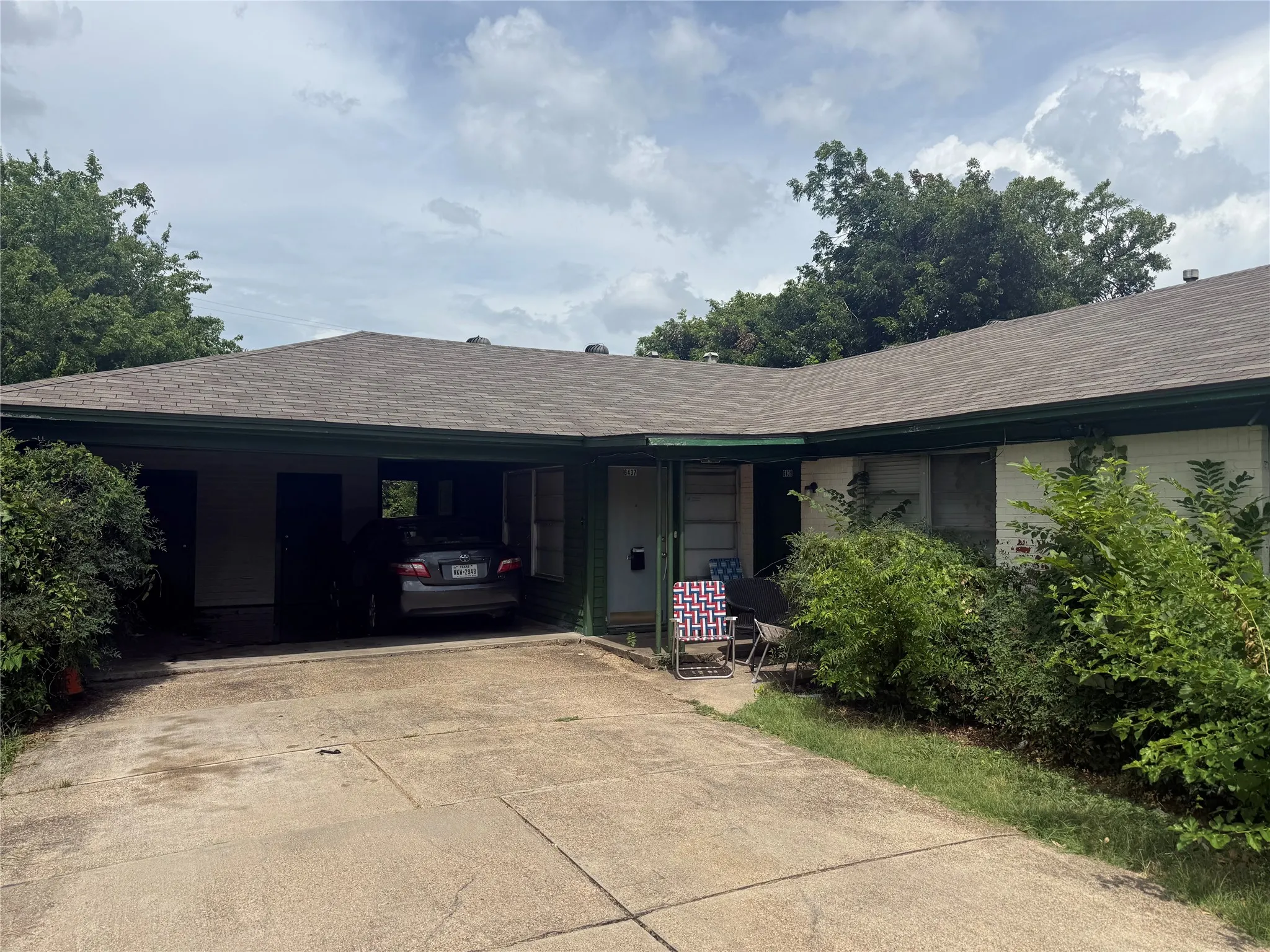 Duplex For Rent in Dallas County , 6437 Lontos Drive, Dallas, Texas 75214, 2 Bedroom, 1 Bathroom, 1 Garage spaces, 1,000 Sqft, built in 1954, Price $1,400, mls#21356499, Real Estate Agent in Dallas, Homes For Rent in Dallas county, Homes For Rent in Dallas, Realtor in Dallas Texas, Real Estate Brokerage Independent Realty Texas, Luminita Cordes Realtor