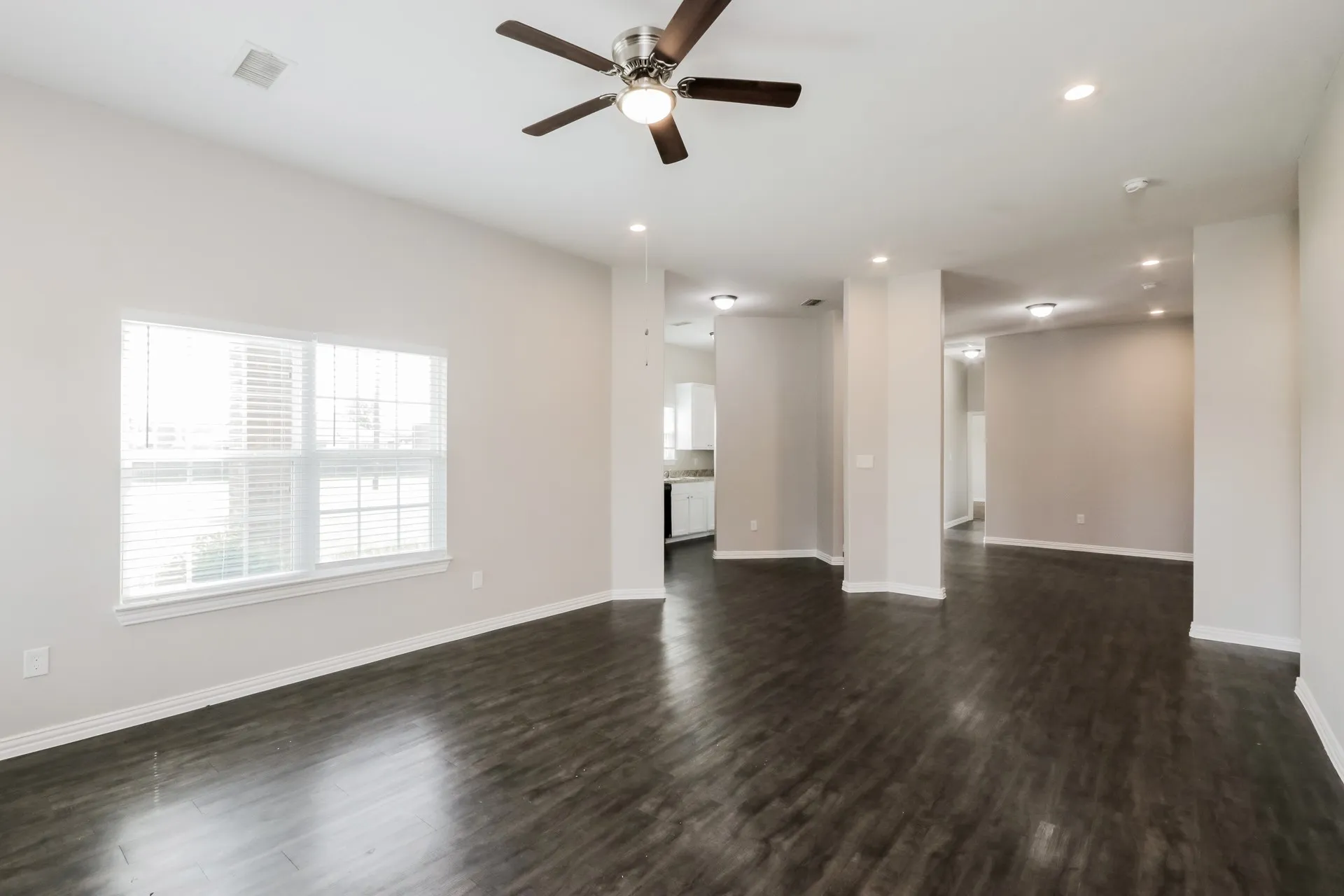 Single Family Residence For Rent in Dallas County , 1633 Mockingbird Lane, De Soto, Texas 75115, 3 Bedroom, 2 Bathroom, 2 Garage spaces, 1,883 Sqft, built in 2017, mls#21356508, Real Estate Agent in De Soto, Homes For Rent in Dallas county, Homes For Rent in De Soto, Realtor in De Soto Texas, Real Estate Brokerage Independent Realty Texas, Luminita Cordes Realtor
