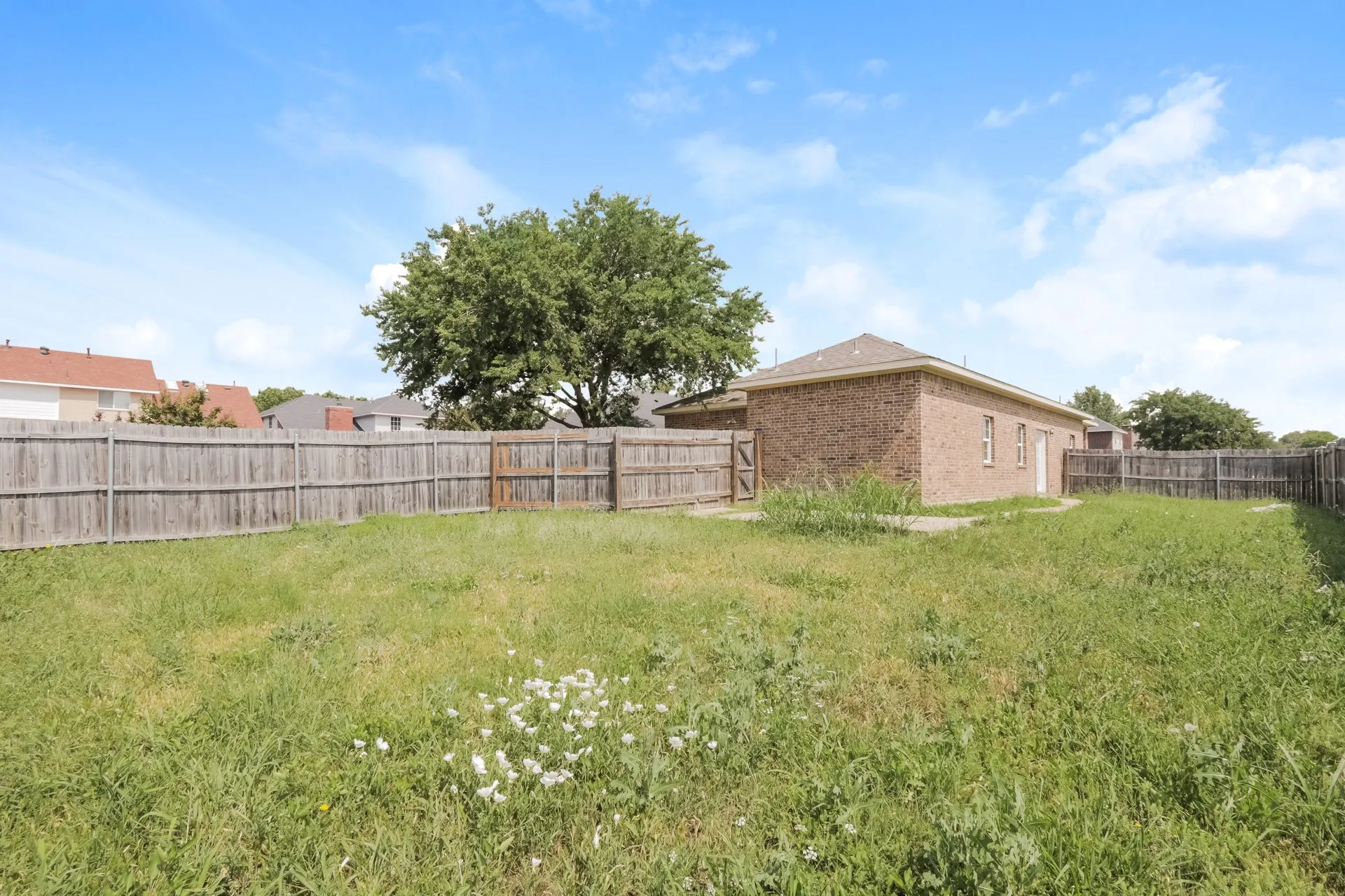 Single Family Residence For Rent in Dallas County , 1633 Mockingbird Lane, De Soto, Texas 75115, 3 Bedroom, 2 Bathroom, 2 Garage spaces, 1,883 Sqft, built in 2017, mls#21356508, Real Estate Agent in De Soto, Homes For Rent in Dallas county, Homes For Rent in De Soto, Realtor in De Soto Texas, Real Estate Brokerage Independent Realty Texas, Luminita Cordes Realtor