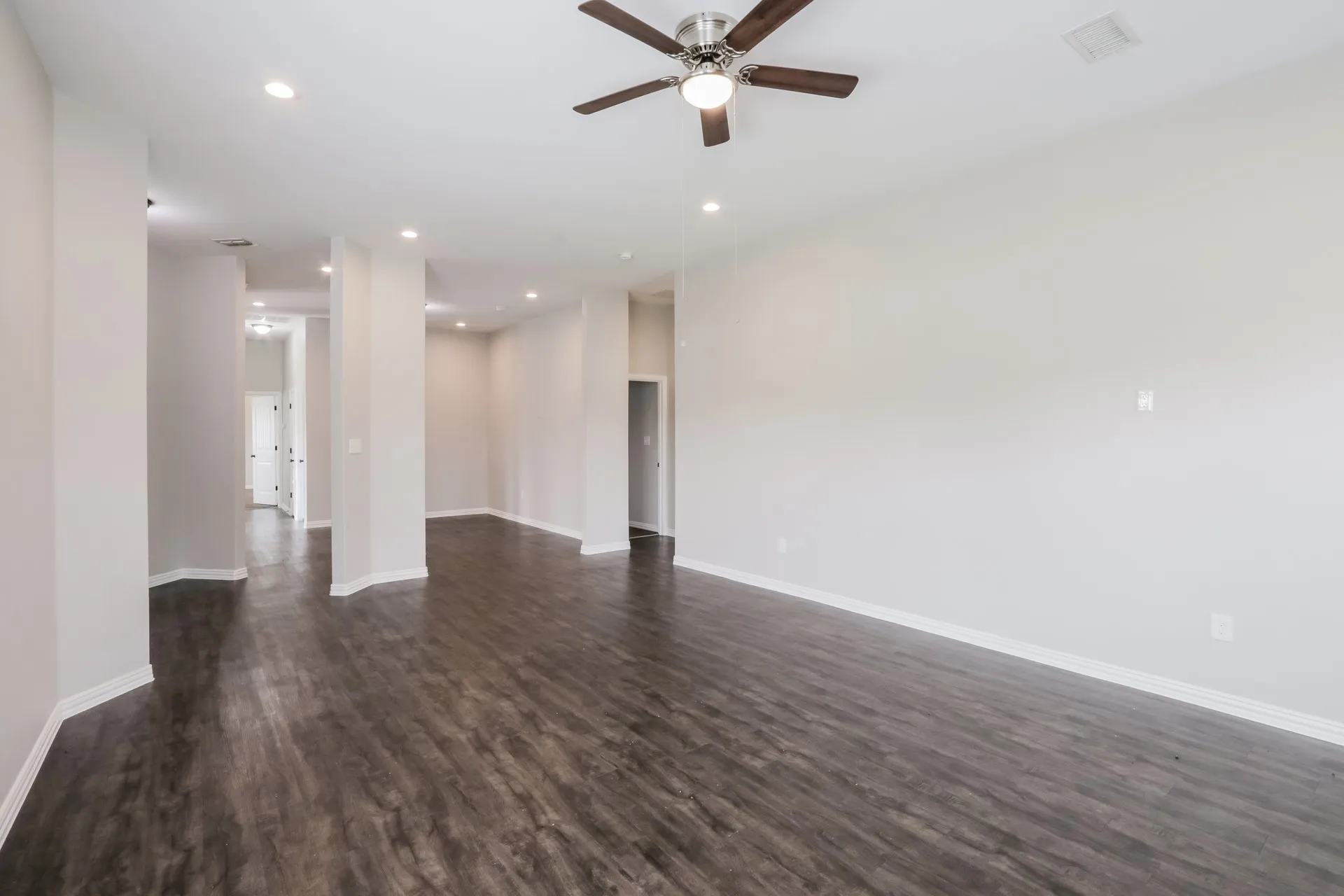 Single Family Residence For Rent in Dallas County , 1633 Mockingbird Lane, De Soto, Texas 75115, 3 Bedroom, 2 Bathroom, 2 Garage spaces, 1,883 Sqft, built in 2017, mls#21356508, Real Estate Agent in De Soto, Homes For Rent in Dallas county, Homes For Rent in De Soto, Realtor in De Soto Texas, Real Estate Brokerage Independent Realty Texas, Luminita Cordes Realtor