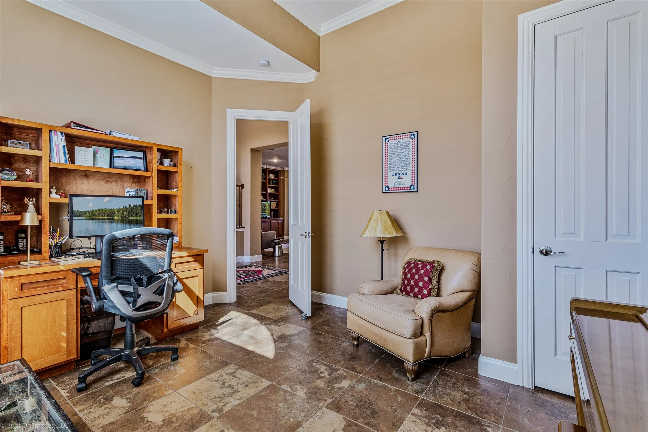 Single Family Residence For Sale in Rockwall County , 3010 Lakeside Drive, Rockwall, Texas 75087, 4 Bedroom, 4 Bathroom, 3 Garage spaces, 2,793 Sqft, built in 2008, mls#21356505, Real Estate Agent in Rockwall, Homes For Sale in Rockwall county, Homes For Sale in Rockwall, Realtor in Rockwall Texas, Real Estate Brokerage Independent Realty Texas, Luminita Cordes Realtor