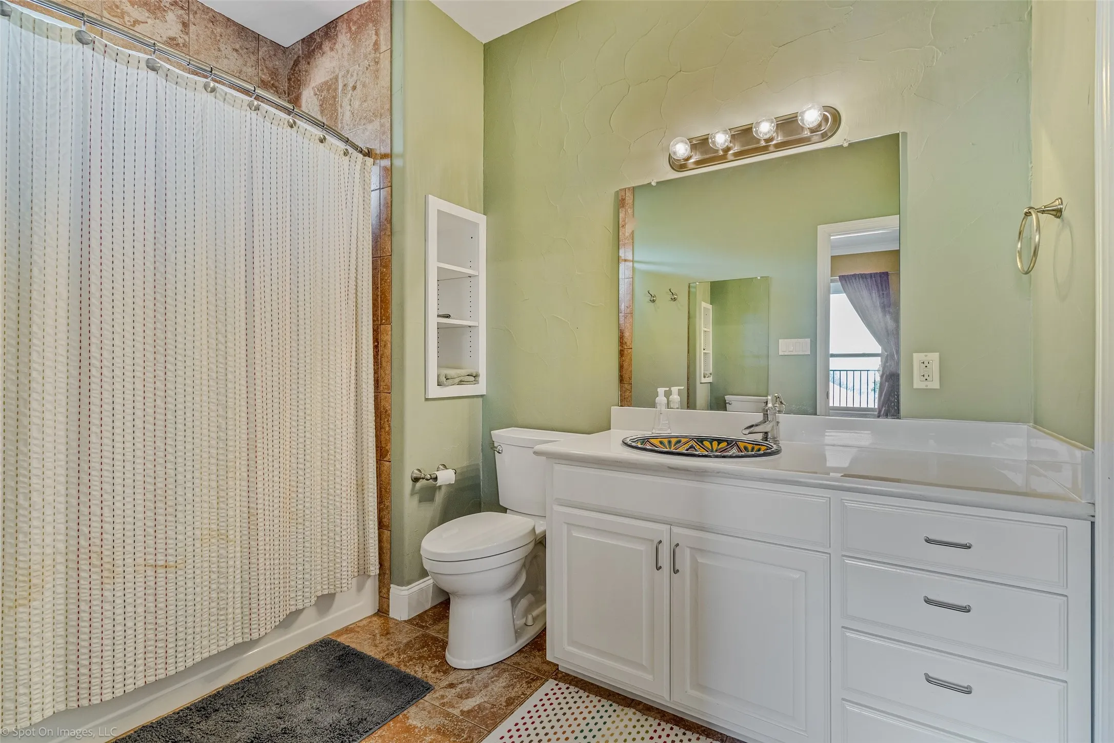 Single Family Residence For Sale in Rockwall County , 3010 Lakeside Drive, Rockwall, Texas 75087, 4 Bedroom, 4 Bathroom, 3 Garage spaces, 2,793 Sqft, built in 2008, mls#21356505, Real Estate Agent in Rockwall, Homes For Sale in Rockwall county, Homes For Sale in Rockwall, Realtor in Rockwall Texas, Real Estate Brokerage Independent Realty Texas, Luminita Cordes Realtor