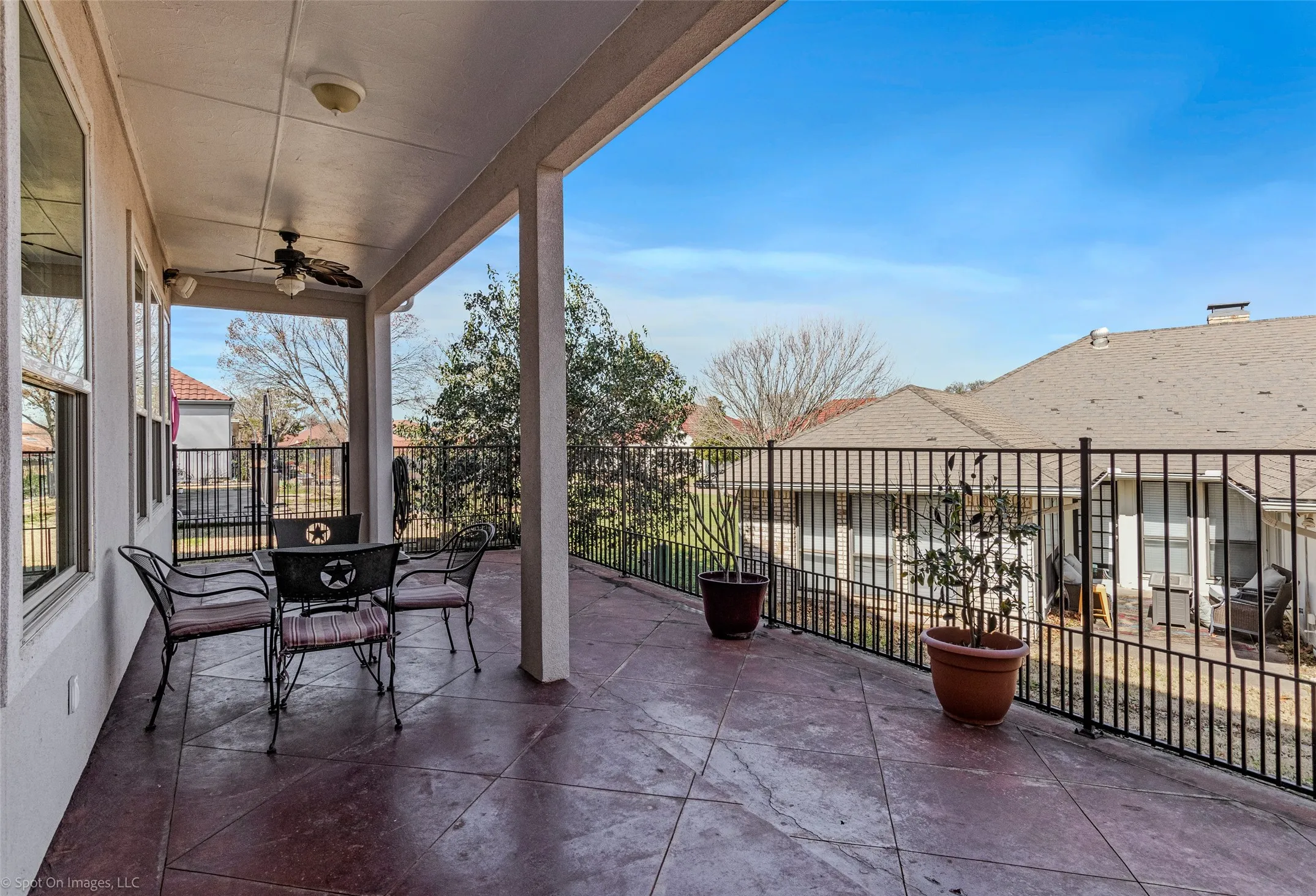 Single Family Residence For Sale in Rockwall County , 3010 Lakeside Drive, Rockwall, Texas 75087, 4 Bedroom, 4 Bathroom, 3 Garage spaces, 2,793 Sqft, built in 2008, mls#21356505, Real Estate Agent in Rockwall, Homes For Sale in Rockwall county, Homes For Sale in Rockwall, Realtor in Rockwall Texas, Real Estate Brokerage Independent Realty Texas, Luminita Cordes Realtor