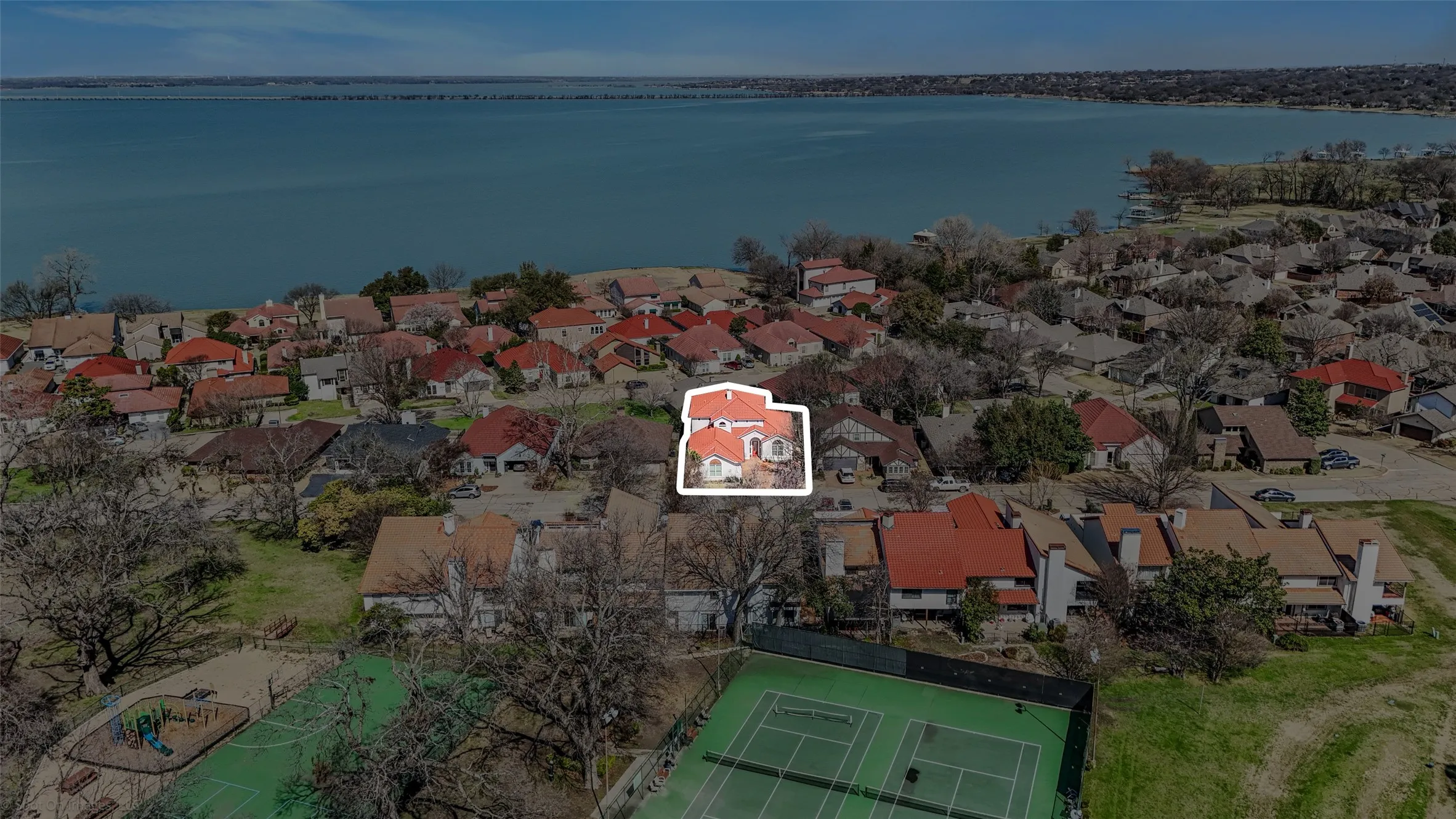 Single Family Residence For Sale in Rockwall County , 3010 Lakeside Drive, Rockwall, Texas 75087, 4 Bedroom, 4 Bathroom, 3 Garage spaces, 2,793 Sqft, built in 2008, mls#21356505, Real Estate Agent in Rockwall, Homes For Sale in Rockwall county, Homes For Sale in Rockwall, Realtor in Rockwall Texas, Real Estate Brokerage Independent Realty Texas, Luminita Cordes Realtor