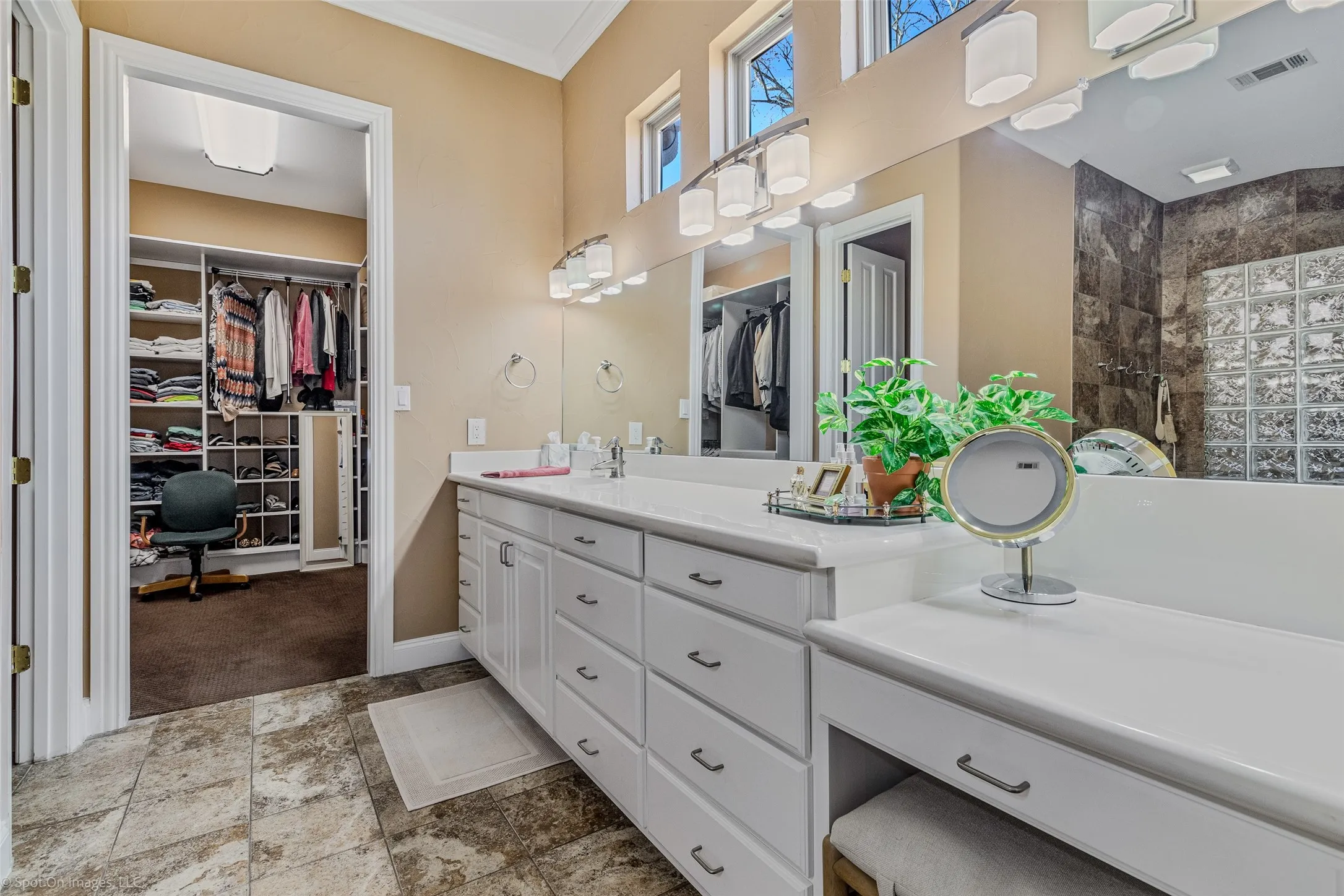 Single Family Residence For Sale in Rockwall County , 3010 Lakeside Drive, Rockwall, Texas 75087, 4 Bedroom, 4 Bathroom, 3 Garage spaces, 2,793 Sqft, built in 2008, mls#21356505, Real Estate Agent in Rockwall, Homes For Sale in Rockwall county, Homes For Sale in Rockwall, Realtor in Rockwall Texas, Real Estate Brokerage Independent Realty Texas, Luminita Cordes Realtor