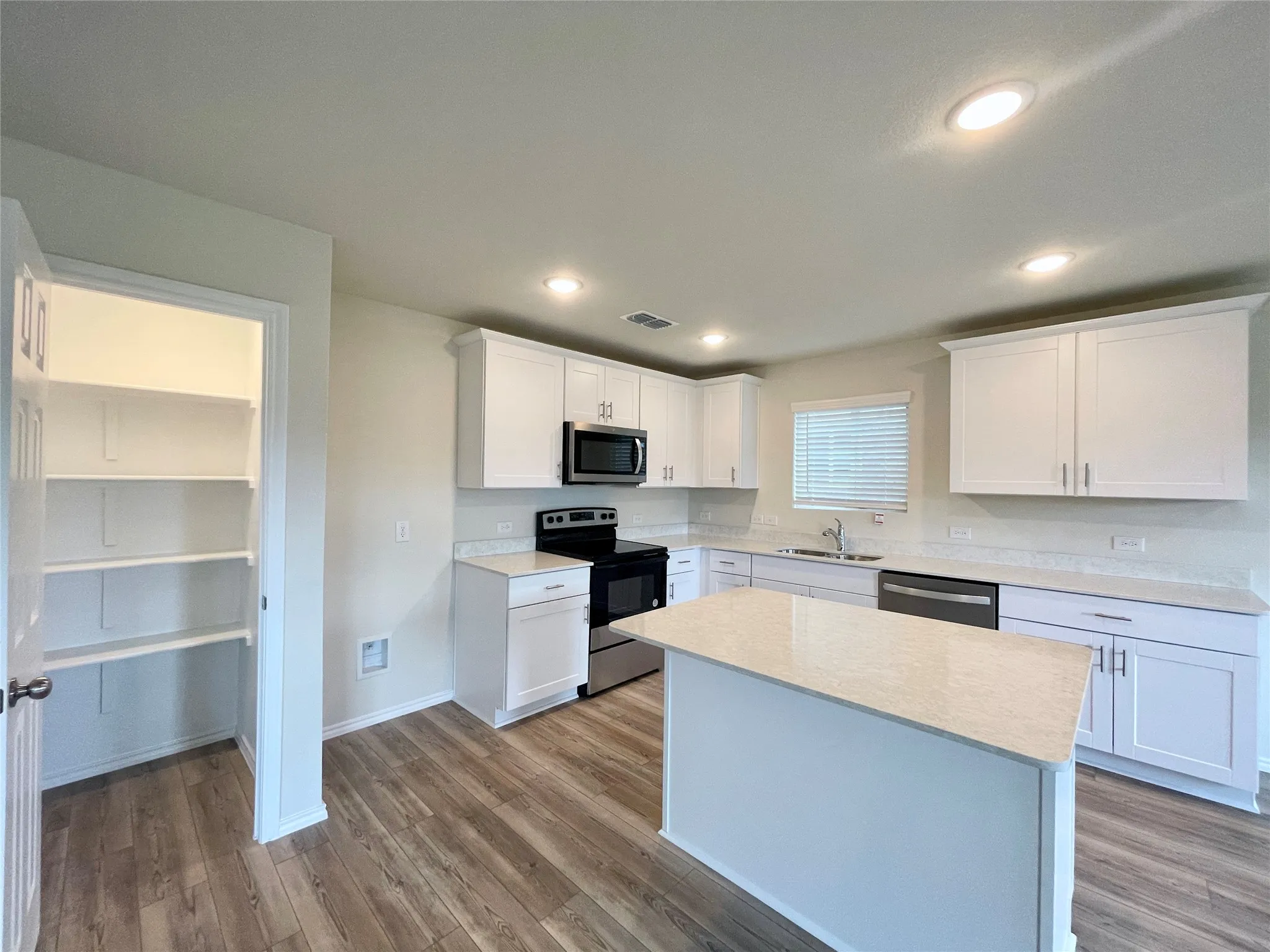 Single Family Residence For Rent in Collin County , 481 Grenada Lake Drive, Princeton, Texas 75407, 4 Bedroom, 3 Bathroom, 2 Garage spaces, 2,385 Sqft, built in 2023, mls#21347970, Real Estate Agent in Princeton, Homes For Rent in Collin county, Homes For Rent in Princeton, Realtor in Princeton Texas, Real Estate Brokerage Independent Realty Texas, Luminita Cordes Realtor