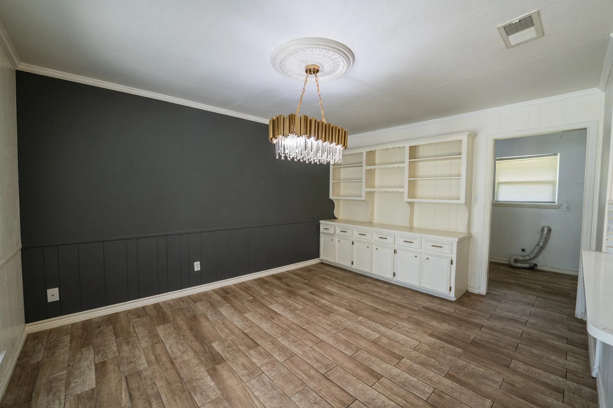 Single Family Residence For Sale in Hopkins County , 316 Woodcrest Circle, Sulphur Springs, Texas 75482, 4 Bedroom, 3 Bathroom, 2 Garage spaces, 2,511 Sqft, built in 1968, mls#21354894, Real Estate Agent in Sulphur Springs, Homes For Sale in Hopkins county, Homes For Sale in Sulphur Springs, Realtor in Sulphur Springs Texas, Real Estate Brokerage Independent Realty Texas, Luminita Cordes Realtor