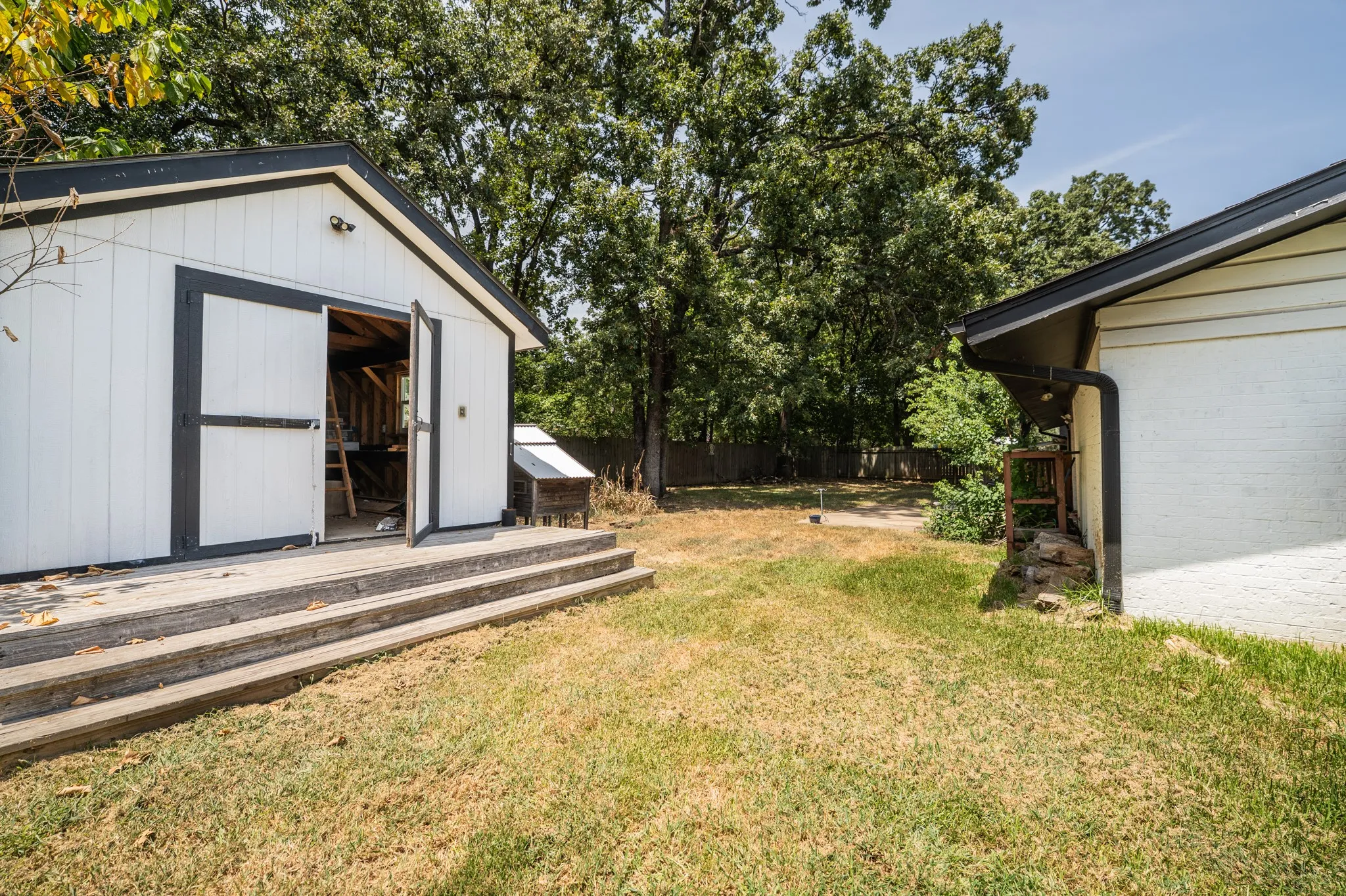 Single Family Residence For Sale in Hopkins County , 316 Woodcrest Circle, Sulphur Springs, Texas 75482, 4 Bedroom, 3 Bathroom, 2 Garage spaces, 2,511 Sqft, built in 1968, mls#21354894, Real Estate Agent in Sulphur Springs, Homes For Sale in Hopkins county, Homes For Sale in Sulphur Springs, Realtor in Sulphur Springs Texas, Real Estate Brokerage Independent Realty Texas, Luminita Cordes Realtor
