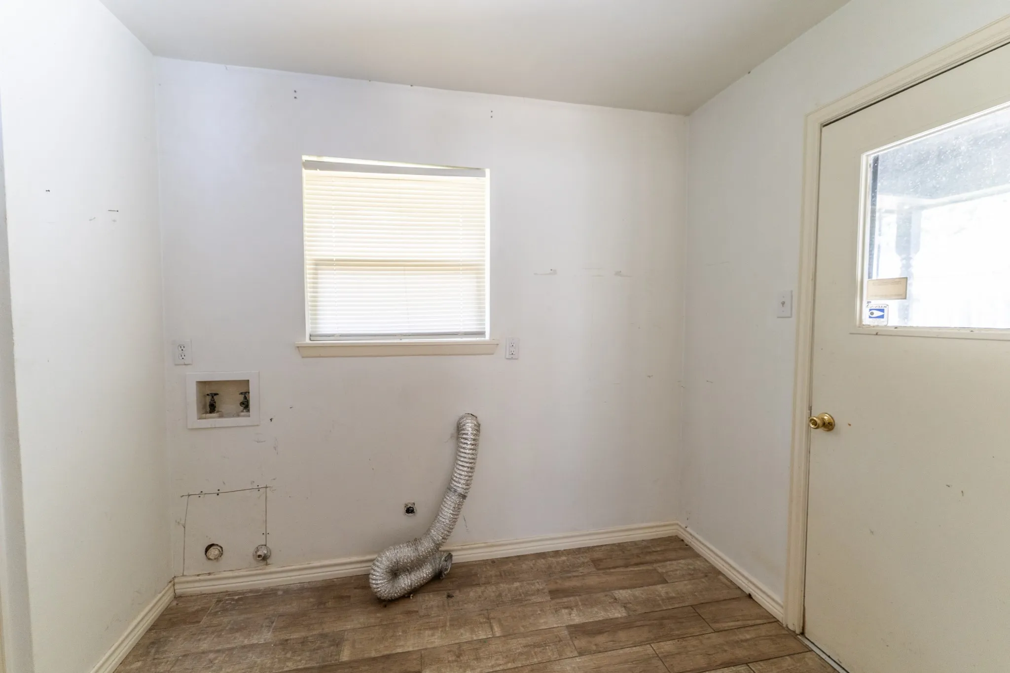 Single Family Residence For Sale in Hopkins County , 316 Woodcrest Circle, Sulphur Springs, Texas 75482, 4 Bedroom, 3 Bathroom, 2 Garage spaces, 2,511 Sqft, built in 1968, mls#21354894, Real Estate Agent in Sulphur Springs, Homes For Sale in Hopkins county, Homes For Sale in Sulphur Springs, Realtor in Sulphur Springs Texas, Real Estate Brokerage Independent Realty Texas, Luminita Cordes Realtor