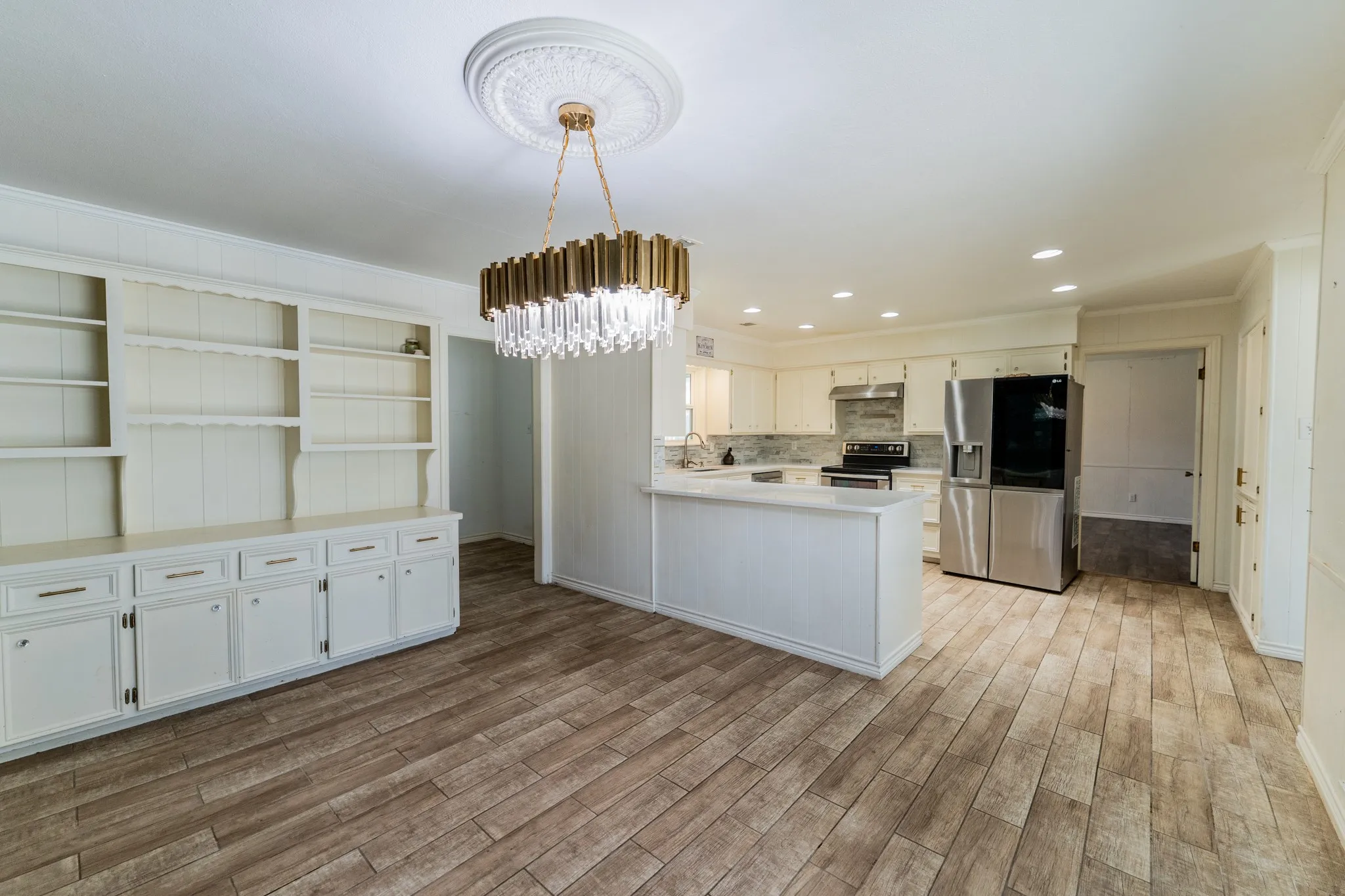 Single Family Residence For Sale in Hopkins County , 316 Woodcrest Circle, Sulphur Springs, Texas 75482, 4 Bedroom, 3 Bathroom, 2 Garage spaces, 2,511 Sqft, built in 1968, mls#21354894, Real Estate Agent in Sulphur Springs, Homes For Sale in Hopkins county, Homes For Sale in Sulphur Springs, Realtor in Sulphur Springs Texas, Real Estate Brokerage Independent Realty Texas, Luminita Cordes Realtor