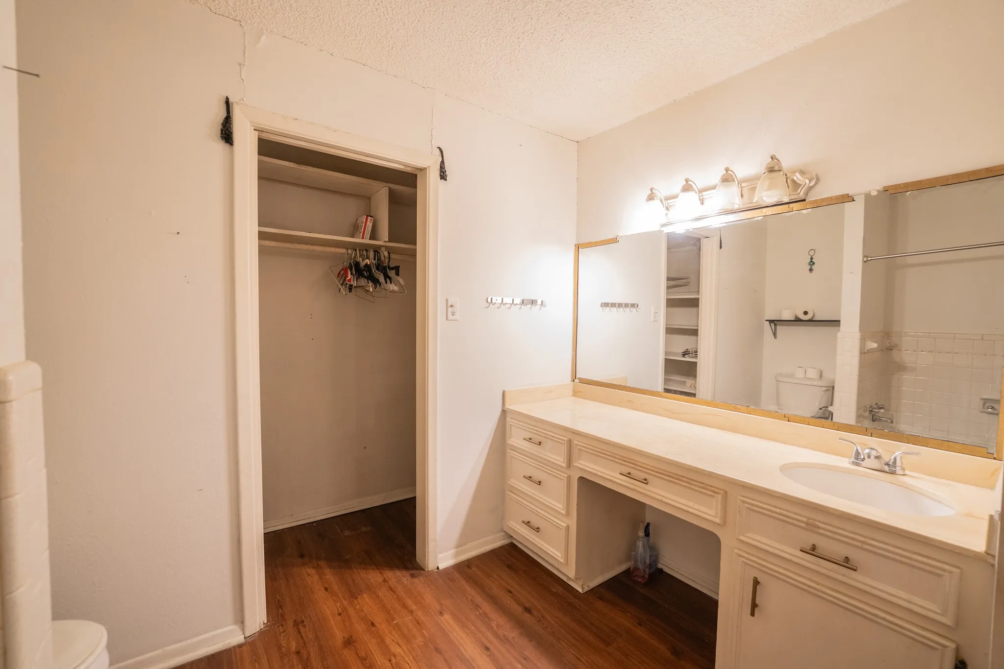 Single Family Residence For Sale in Hopkins County , 316 Woodcrest Circle, Sulphur Springs, Texas 75482, 4 Bedroom, 3 Bathroom, 2 Garage spaces, 2,511 Sqft, built in 1968, mls#21354894, Real Estate Agent in Sulphur Springs, Homes For Sale in Hopkins county, Homes For Sale in Sulphur Springs, Realtor in Sulphur Springs Texas, Real Estate Brokerage Independent Realty Texas, Luminita Cordes Realtor