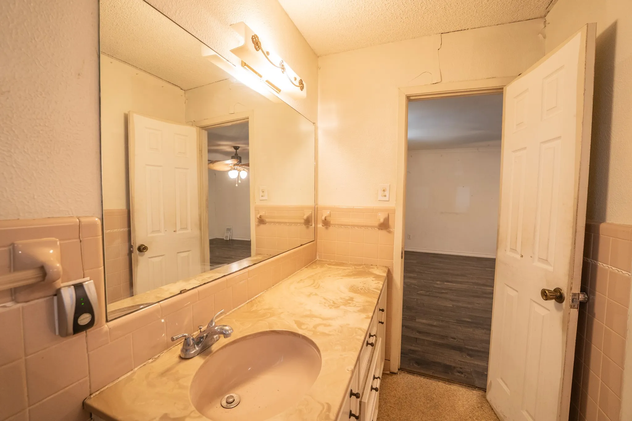 Single Family Residence For Sale in Hopkins County , 316 Woodcrest Circle, Sulphur Springs, Texas 75482, 4 Bedroom, 3 Bathroom, 2 Garage spaces, 2,511 Sqft, built in 1968, mls#21354894, Real Estate Agent in Sulphur Springs, Homes For Sale in Hopkins county, Homes For Sale in Sulphur Springs, Realtor in Sulphur Springs Texas, Real Estate Brokerage Independent Realty Texas, Luminita Cordes Realtor