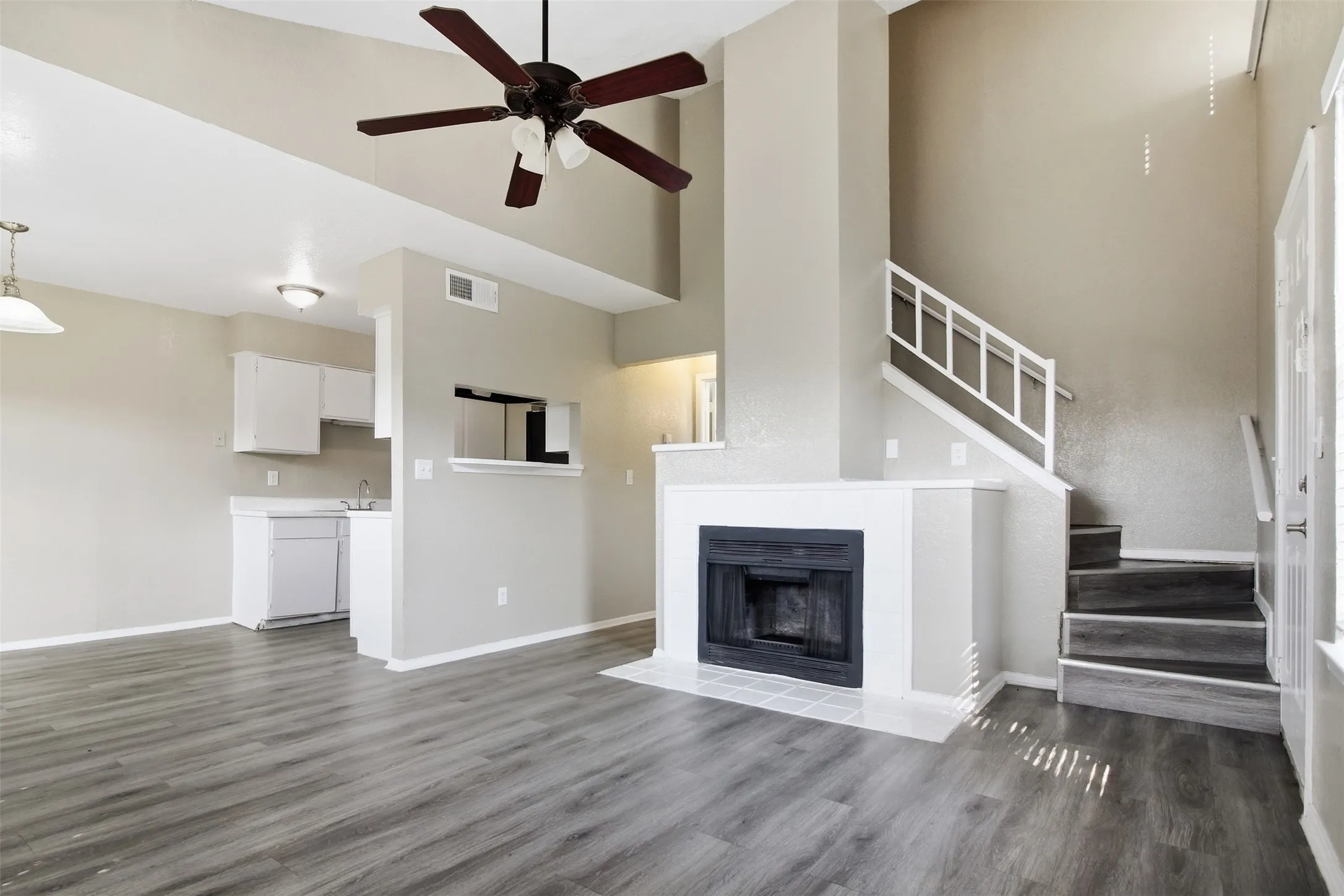 Condominium For Sale in Tarrant County , 1122 Millview 2704, Arlington, Texas 76012, 3 Bedroom, 2 Bathroom, Garage spaces, 1,200 Sqft, built in 1984, Price $140,000, mls#21356516, Real Estate Agent in Arlington, Homes For Sale in Tarrant county, Homes For Sale in Arlington, Realtor in Arlington Texas, Real Estate Brokerage Independent Realty Texas, Luminita Cordes Realtor