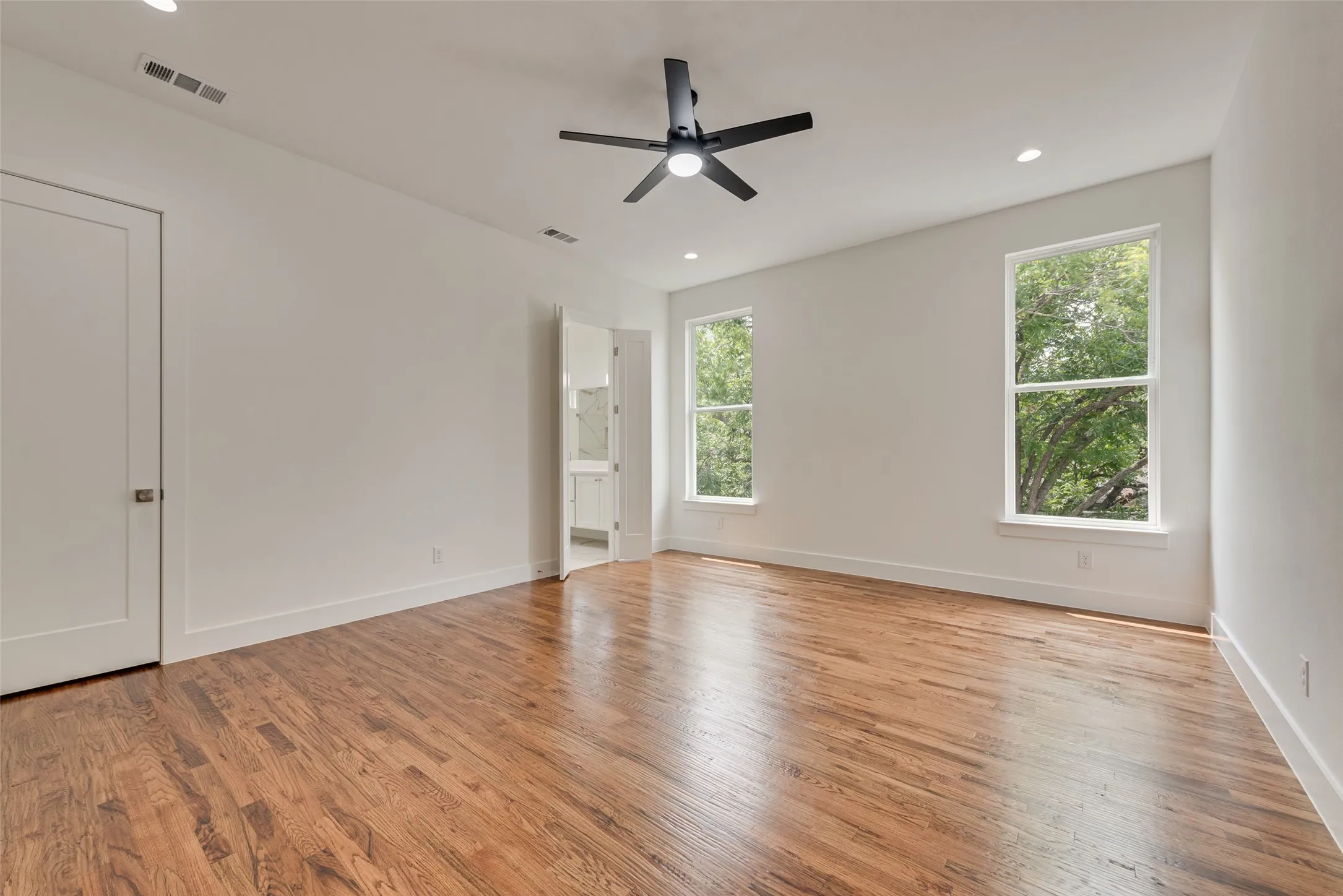 Duplex For Rent in Dallas County , 2410 Boyd Street, Dallas, Texas 75224, 3 Bedroom, 3 Bathroom, 2 Garage spaces, 2,155 Sqft, built in 2026, mls#21356524, Real Estate Agent in Dallas, Homes For Rent in Dallas county, Homes For Rent in Dallas, Realtor in Dallas Texas, Real Estate Brokerage Independent Realty Texas, Luminita Cordes Realtor