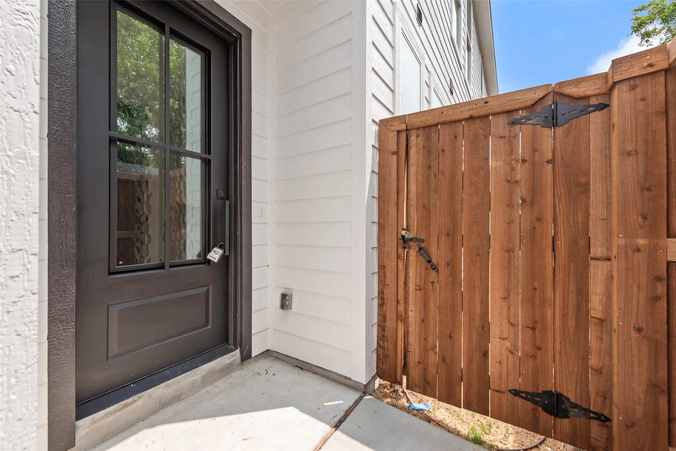 Duplex For Rent in Dallas County , 2410 Boyd Street, Dallas, Texas 75224, 3 Bedroom, 3 Bathroom, 2 Garage spaces, 2,155 Sqft, built in 2026, mls#21356524, Real Estate Agent in Dallas, Homes For Rent in Dallas county, Homes For Rent in Dallas, Realtor in Dallas Texas, Real Estate Brokerage Independent Realty Texas, Luminita Cordes Realtor