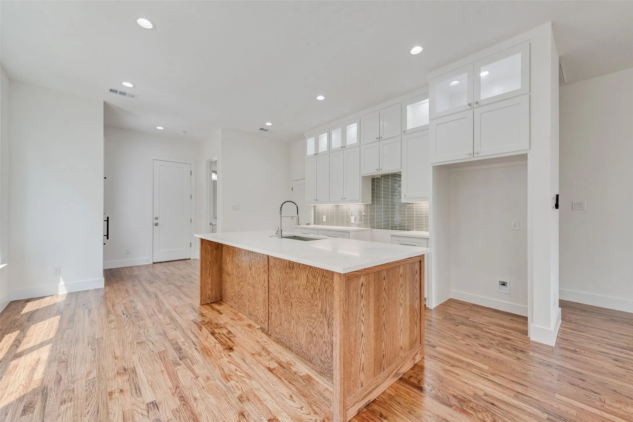 Duplex For Rent in Dallas County , 2410 Boyd Street, Dallas, Texas 75224, 3 Bedroom, 3 Bathroom, 2 Garage spaces, 2,155 Sqft, built in 2026, mls#21356524, Real Estate Agent in Dallas, Homes For Rent in Dallas county, Homes For Rent in Dallas, Realtor in Dallas Texas, Real Estate Brokerage Independent Realty Texas, Luminita Cordes Realtor