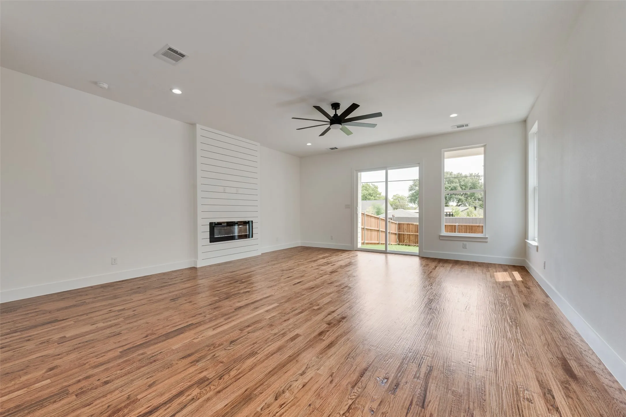 Duplex For Rent in Dallas County , 2410 Boyd Street, Dallas, Texas 75224, 3 Bedroom, 3 Bathroom, 2 Garage spaces, 2,155 Sqft, built in 2026, mls#21356524, Real Estate Agent in Dallas, Homes For Rent in Dallas county, Homes For Rent in Dallas, Realtor in Dallas Texas, Real Estate Brokerage Independent Realty Texas, Luminita Cordes Realtor