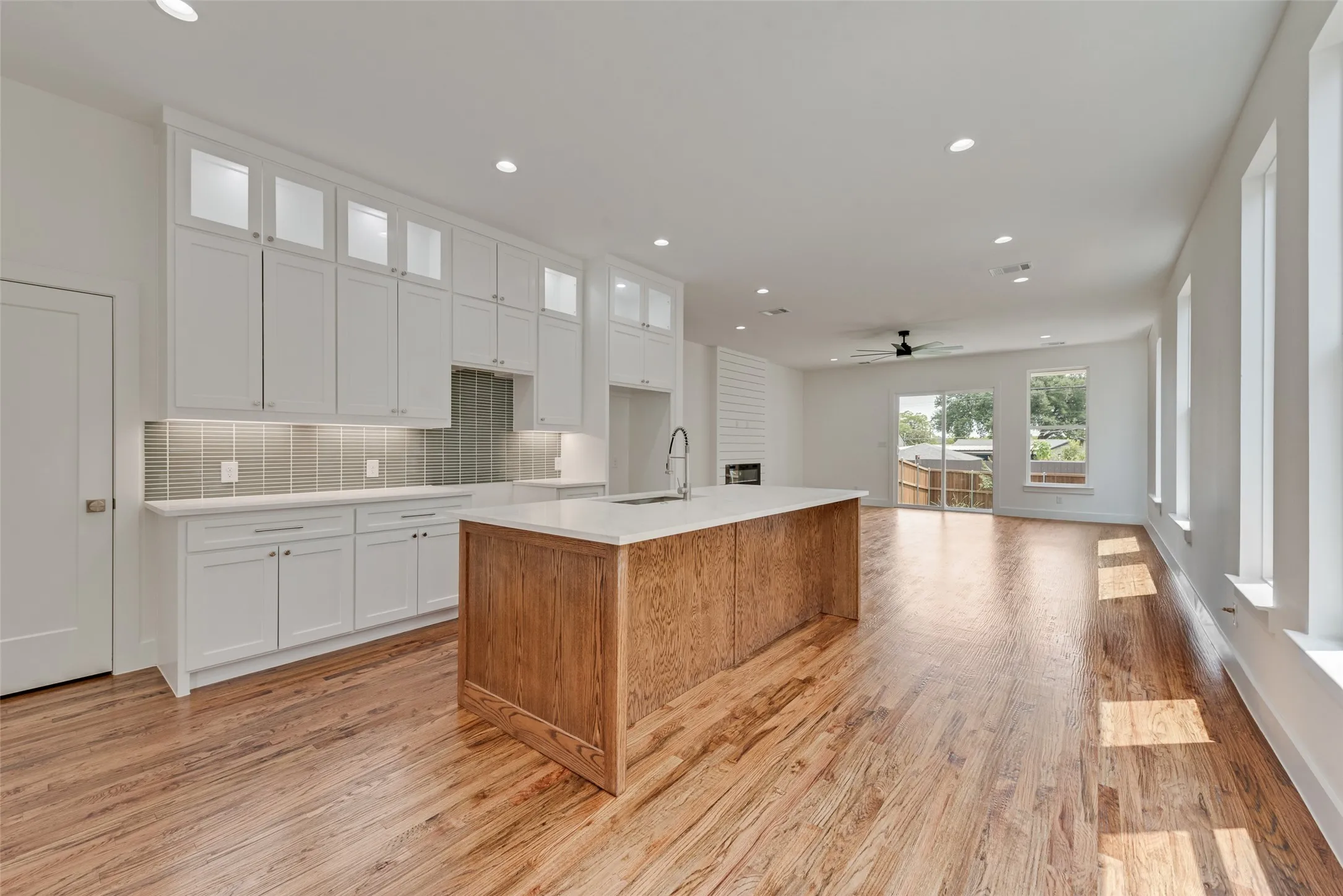 Duplex For Rent in Dallas County , 2410 Boyd Street, Dallas, Texas 75224, 3 Bedroom, 3 Bathroom, 2 Garage spaces, 2,155 Sqft, built in 2026, mls#21356524, Real Estate Agent in Dallas, Homes For Rent in Dallas county, Homes For Rent in Dallas, Realtor in Dallas Texas, Real Estate Brokerage Independent Realty Texas, Luminita Cordes Realtor