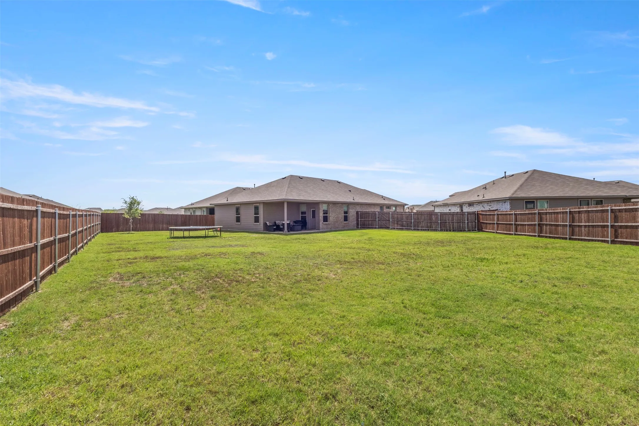 Single Family Residence For Rent in Tarrant County , 5405 N Wind Lane, Fort Worth, Texas 76179, 5 Bedroom, 3 Bathroom, 2 Garage spaces, 2,155 Sqft, built in 2023, mls#21356525, Real Estate Agent in Fort Worth, Homes For Rent in Tarrant county, Homes For Rent in Fort Worth, Realtor in Fort Worth Texas, Real Estate Brokerage Independent Realty Texas, Luminita Cordes Realtor