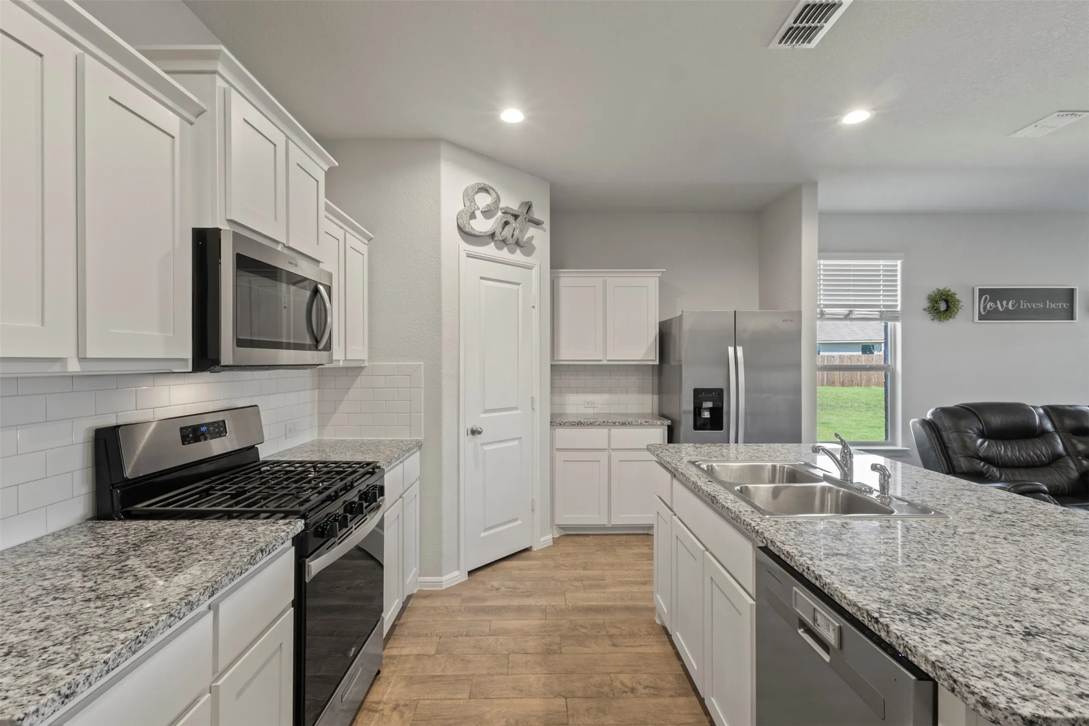 Single Family Residence For Rent in Tarrant County , 5405 N Wind Lane, Fort Worth, Texas 76179, 5 Bedroom, 3 Bathroom, 2 Garage spaces, 2,155 Sqft, built in 2023, mls#21356525, Real Estate Agent in Fort Worth, Homes For Rent in Tarrant county, Homes For Rent in Fort Worth, Realtor in Fort Worth Texas, Real Estate Brokerage Independent Realty Texas, Luminita Cordes Realtor