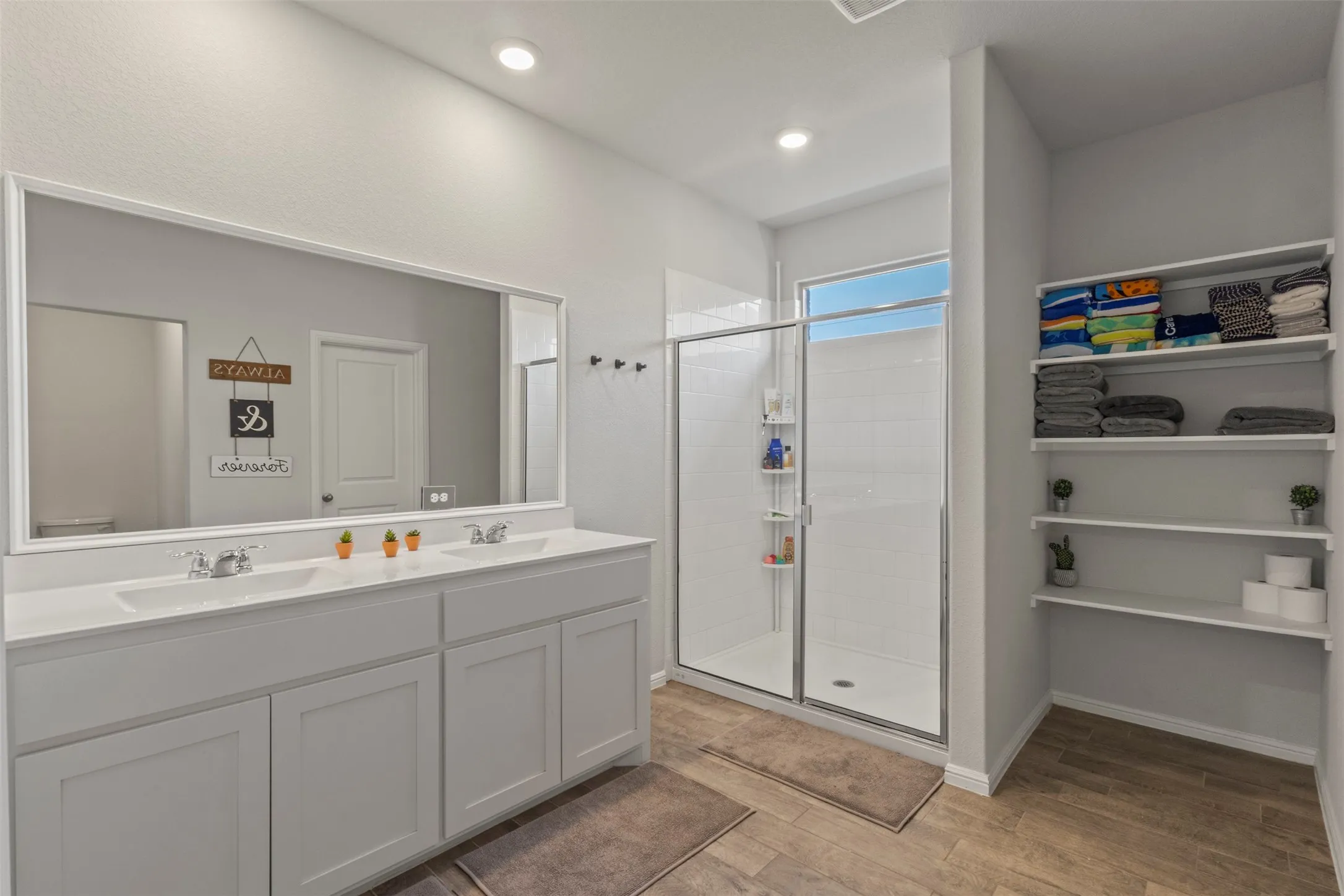 Single Family Residence For Rent in Tarrant County , 5405 N Wind Lane, Fort Worth, Texas 76179, 5 Bedroom, 3 Bathroom, 2 Garage spaces, 2,155 Sqft, built in 2023, mls#21356525, Real Estate Agent in Fort Worth, Homes For Rent in Tarrant county, Homes For Rent in Fort Worth, Realtor in Fort Worth Texas, Real Estate Brokerage Independent Realty Texas, Luminita Cordes Realtor