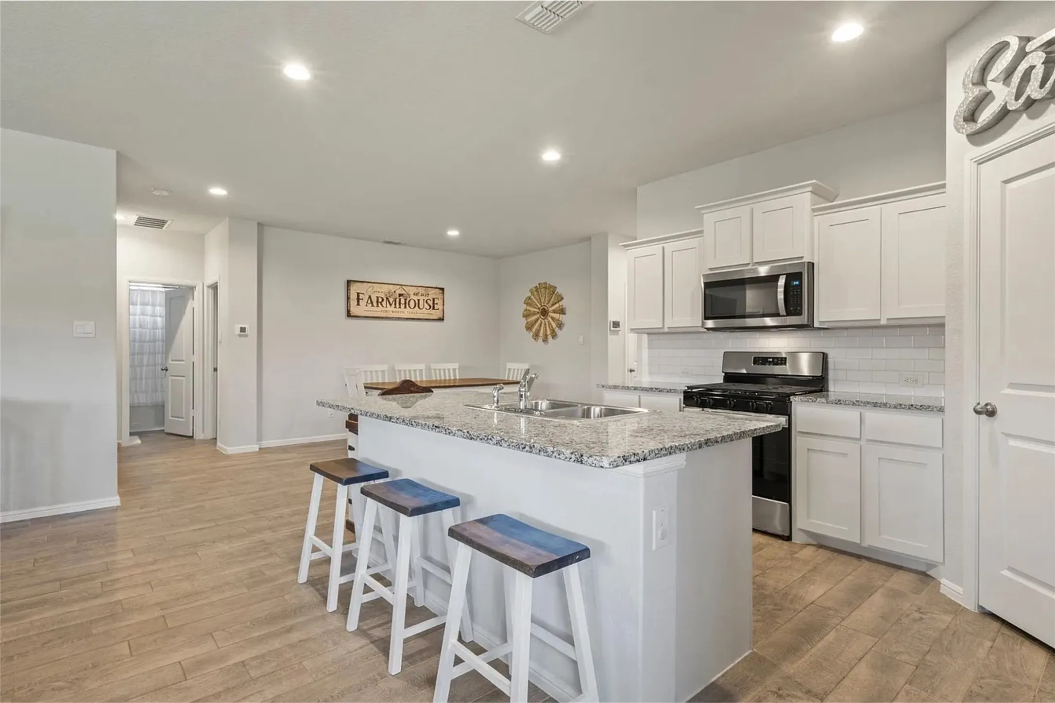 Single Family Residence For Rent in Tarrant County , 5405 N Wind Lane, Fort Worth, Texas 76179, 5 Bedroom, 3 Bathroom, 2 Garage spaces, 2,155 Sqft, built in 2023, mls#21356525, Real Estate Agent in Fort Worth, Homes For Rent in Tarrant county, Homes For Rent in Fort Worth, Realtor in Fort Worth Texas, Real Estate Brokerage Independent Realty Texas, Luminita Cordes Realtor