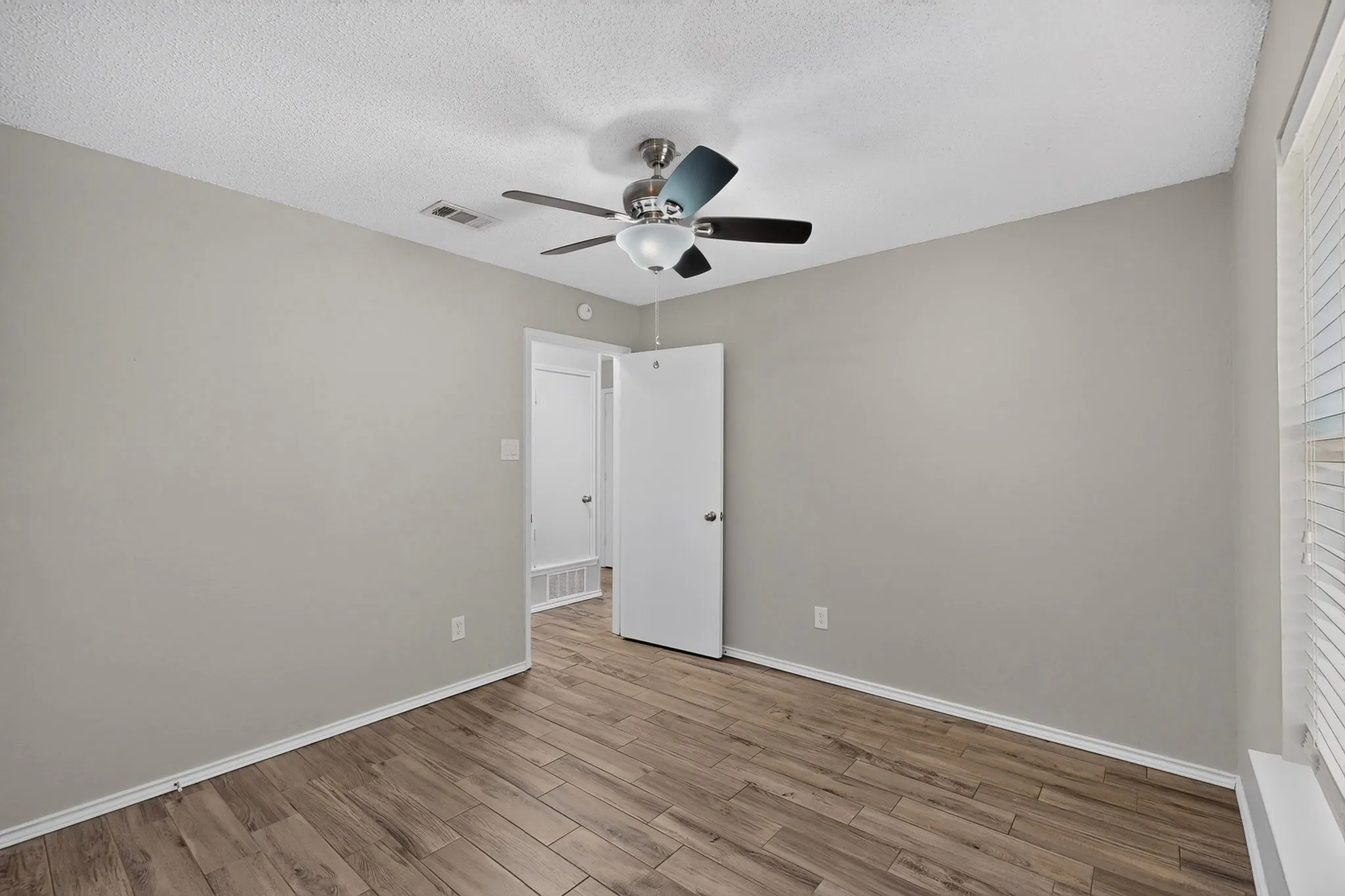 Duplex For Sale in Johnson County , 900 Irene Street, Burleson, Texas 76028, 6 Bedroom, 4 Bathroom, 2 Garage spaces, 2,352 Sqft, built in 1985, mls#21354596, Real Estate Agent in Burleson, Homes For Sale in Johnson county, Homes For Sale in Burleson, Realtor in Burleson Texas, Real Estate Brokerage Independent Realty Texas, Luminita Cordes Realtor