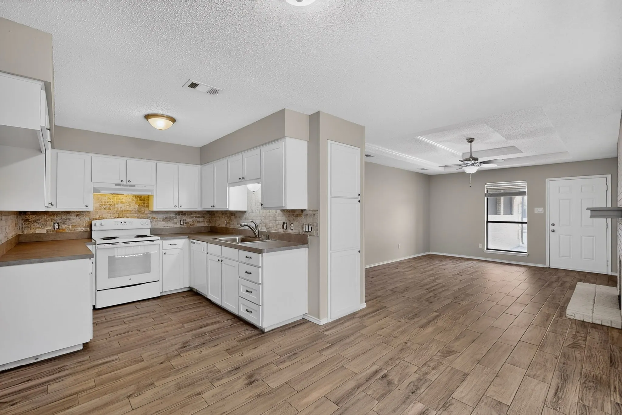 Duplex For Sale in Johnson County , 900 Irene Street, Burleson, Texas 76028, 6 Bedroom, 4 Bathroom, 2 Garage spaces, 2,352 Sqft, built in 1985, mls#21354596, Real Estate Agent in Burleson, Homes For Sale in Johnson county, Homes For Sale in Burleson, Realtor in Burleson Texas, Real Estate Brokerage Independent Realty Texas, Luminita Cordes Realtor