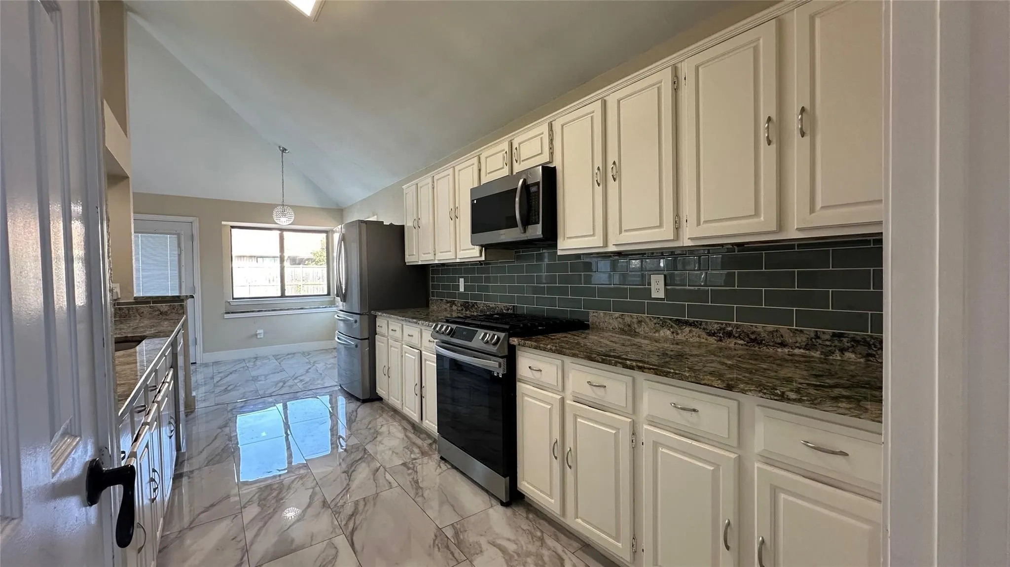 Single Family Residence For Rent in Collin County , 3925 Capricorn Court, Plano, Texas 75023, 3 Bedroom, 3 Bathroom, 2 Garage spaces, 2,297 Sqft, built in 1986, mls#21356113, Real Estate Agent in Plano, Homes For Rent in Collin county, Homes For Rent in Plano, Realtor in Plano Texas, Real Estate Brokerage Independent Realty Texas, Luminita Cordes Realtor