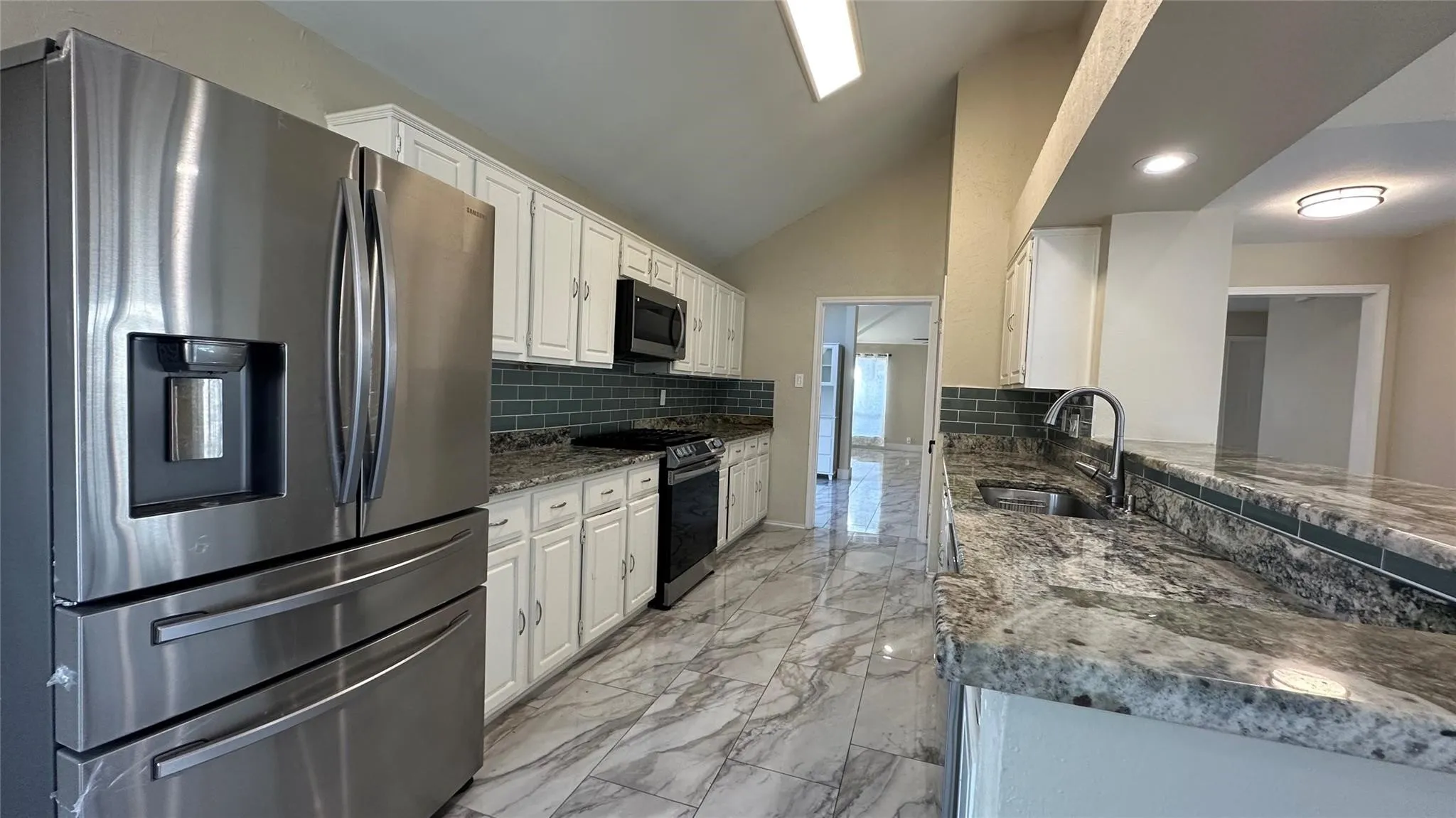 Single Family Residence For Rent in Collin County , 3925 Capricorn Court, Plano, Texas 75023, 3 Bedroom, 3 Bathroom, 2 Garage spaces, 2,297 Sqft, built in 1986, mls#21356113, Real Estate Agent in Plano, Homes For Rent in Collin county, Homes For Rent in Plano, Realtor in Plano Texas, Real Estate Brokerage Independent Realty Texas, Luminita Cordes Realtor