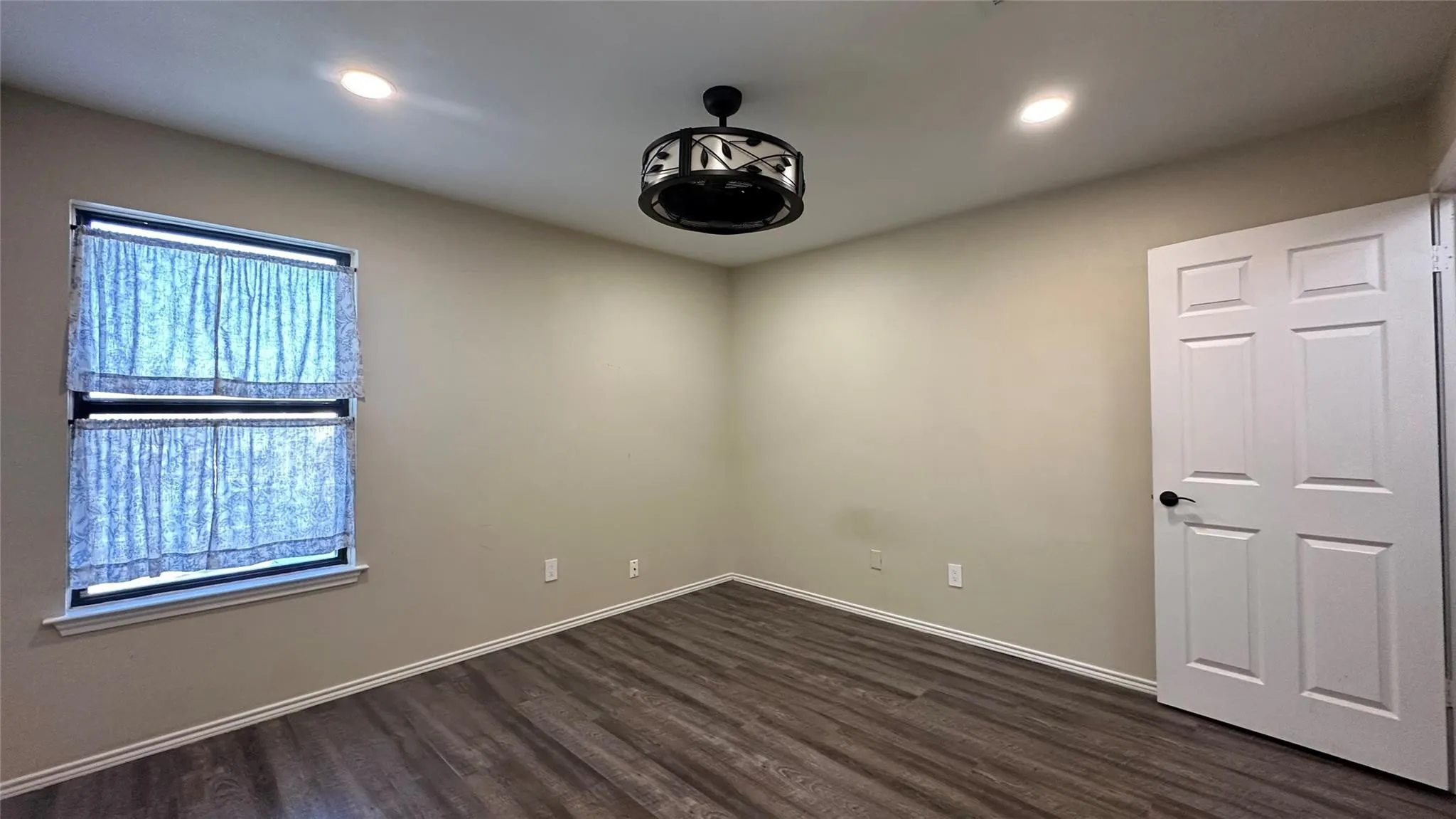 Single Family Residence For Rent in Collin County , 3925 Capricorn Court, Plano, Texas 75023, 3 Bedroom, 3 Bathroom, 2 Garage spaces, 2,297 Sqft, built in 1986, mls#21356113, Real Estate Agent in Plano, Homes For Rent in Collin county, Homes For Rent in Plano, Realtor in Plano Texas, Real Estate Brokerage Independent Realty Texas, Luminita Cordes Realtor