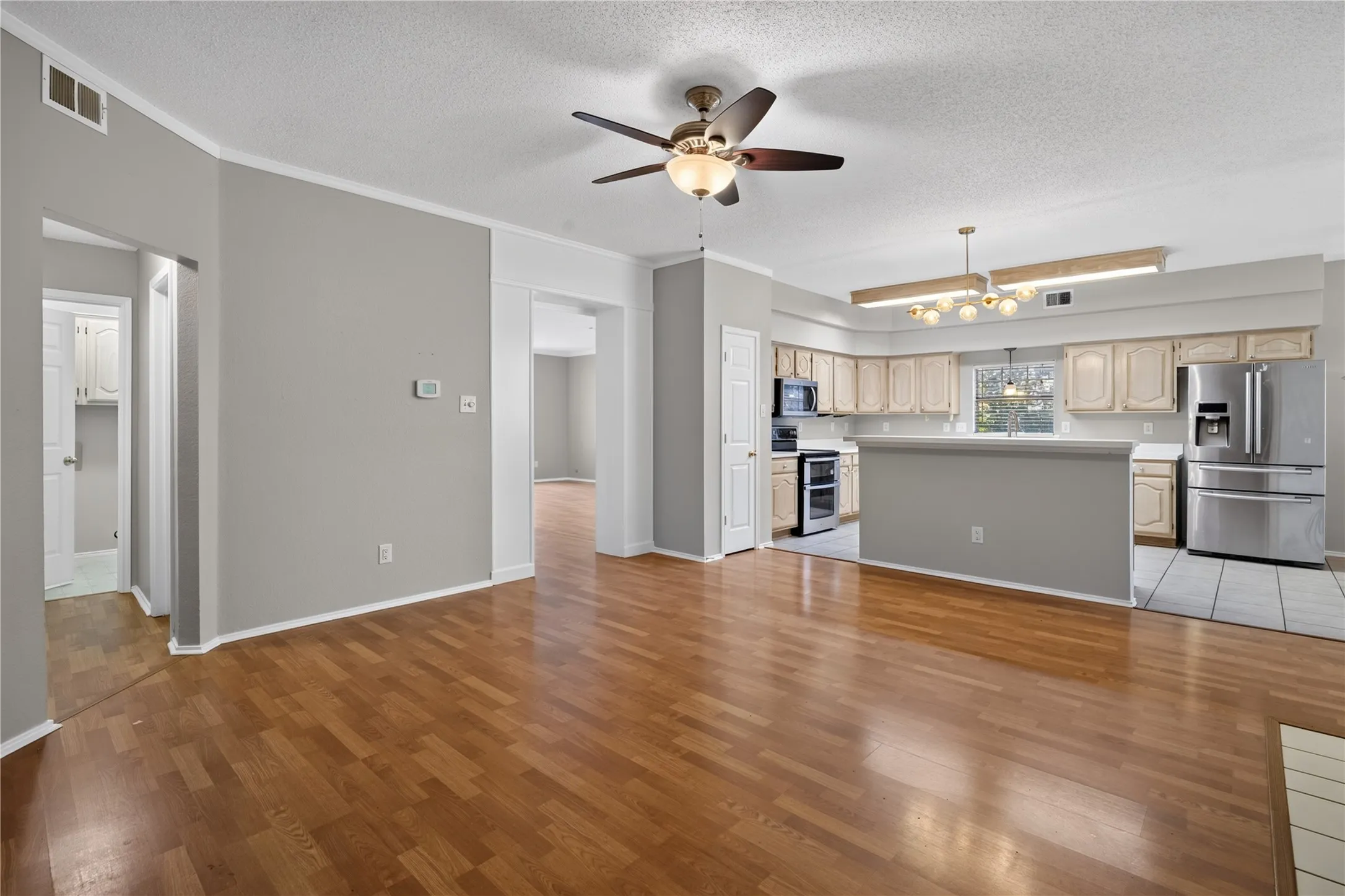 Single Family Residence For Sale in Denton County , 2201 W Brooklake Street, Denton, Texas 76207, 5 Bedroom, 3 Bathroom, 2 Garage spaces, 2,826 Sqft, built in 1991, mls#21355446, Real Estate Agent in Denton, Homes For Sale in Denton county, Homes For Sale in Denton, Realtor in Denton Texas, Real Estate Brokerage Independent Realty Texas, Luminita Cordes Realtor