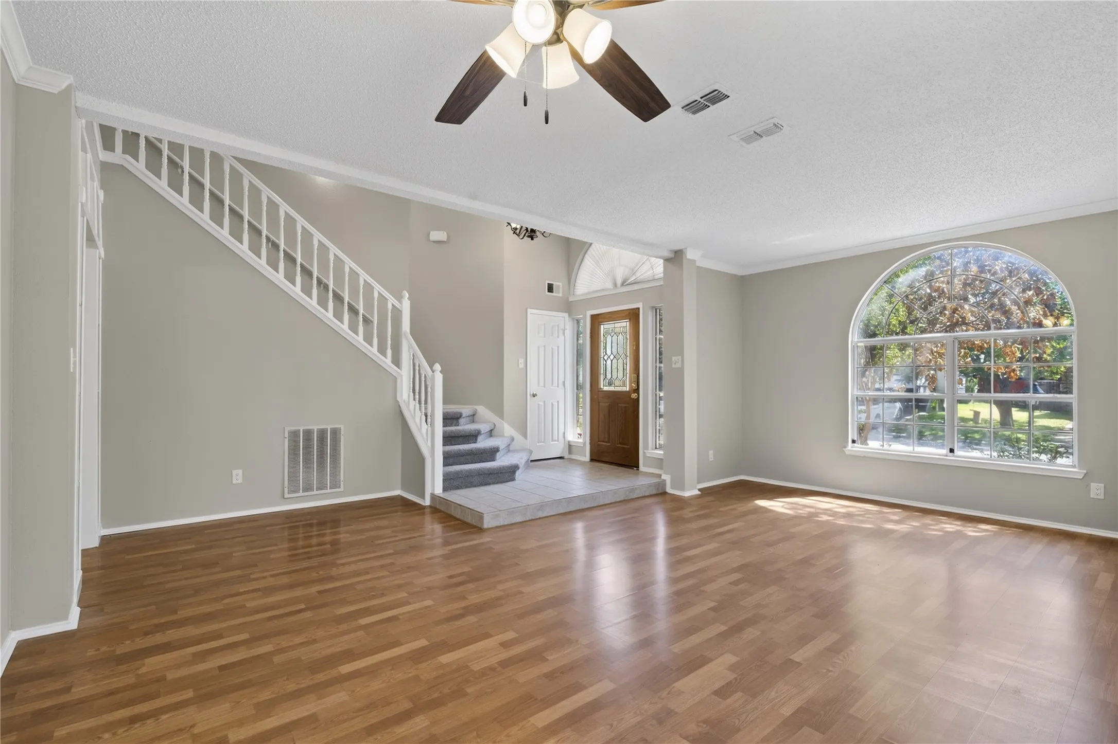 Single Family Residence For Sale in Denton County , 2201 W Brooklake Street, Denton, Texas 76207, 5 Bedroom, 3 Bathroom, 2 Garage spaces, 2,826 Sqft, built in 1991, mls#21355446, Real Estate Agent in Denton, Homes For Sale in Denton county, Homes For Sale in Denton, Realtor in Denton Texas, Real Estate Brokerage Independent Realty Texas, Luminita Cordes Realtor