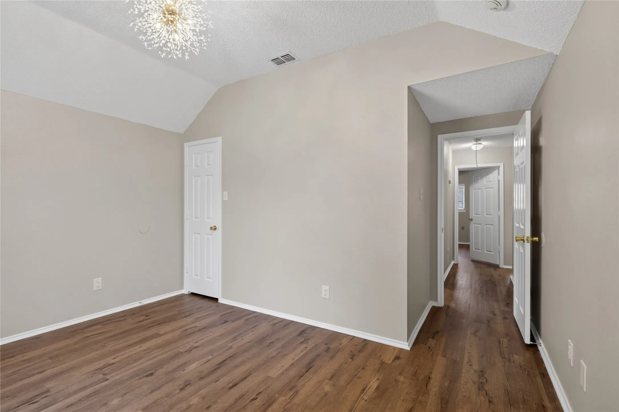Single Family Residence For Sale in Denton County , 2201 W Brooklake Street, Denton, Texas 76207, 5 Bedroom, 3 Bathroom, 2 Garage spaces, 2,826 Sqft, built in 1991, mls#21355446, Real Estate Agent in Denton, Homes For Sale in Denton county, Homes For Sale in Denton, Realtor in Denton Texas, Real Estate Brokerage Independent Realty Texas, Luminita Cordes Realtor