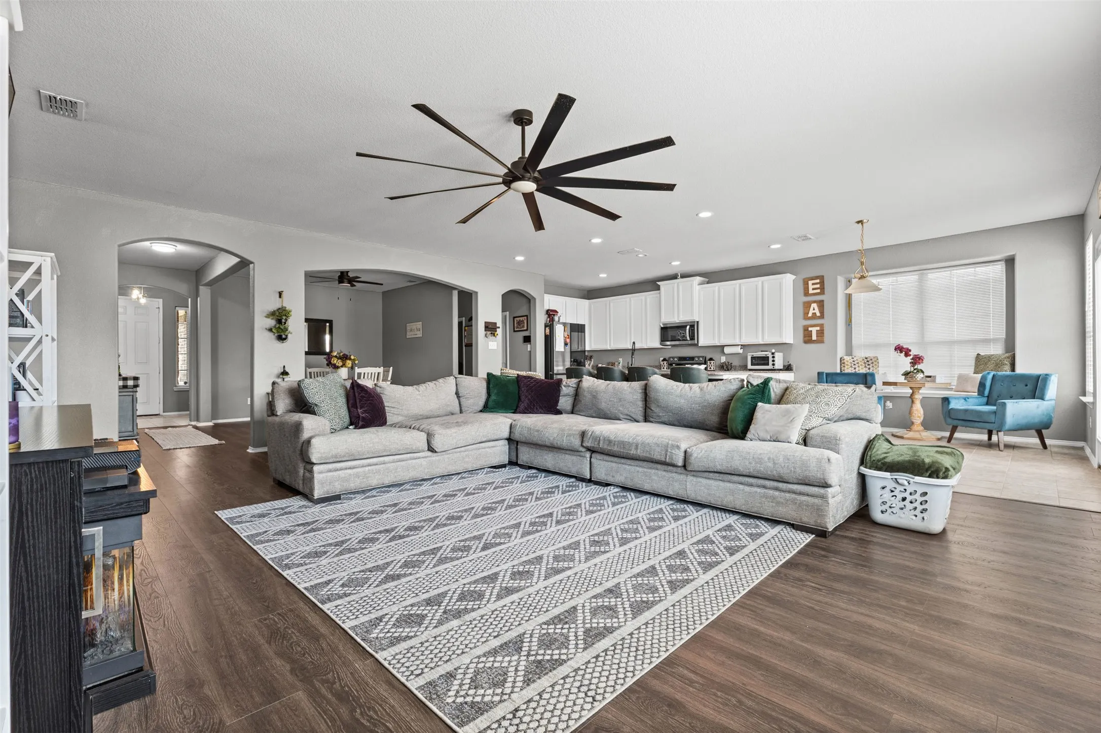 Single Family Residence For Sale in Ellis County , 227 Hackney Street, Waxahachie, Texas 75165, 3 Bedroom, 2 Bathroom, 2 Garage spaces, 2,360 Sqft, built in 2018, mls#21356406, Real Estate Agent in Waxahachie, Homes For Sale in Ellis county, Homes For Sale in Waxahachie, Realtor in Waxahachie Texas, Real Estate Brokerage Independent Realty Texas, Luminita Cordes Realtor