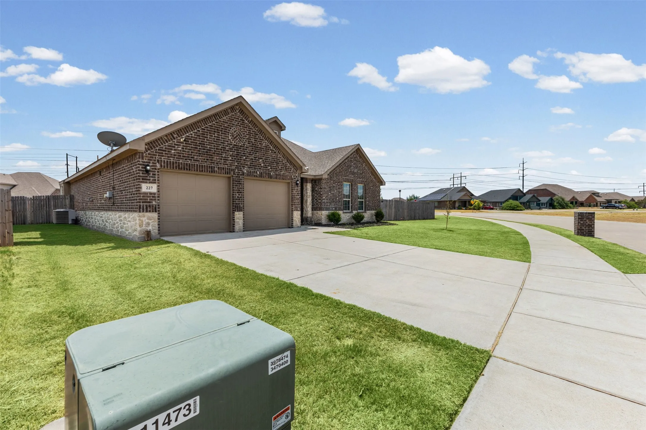 Single Family Residence For Sale in Ellis County , 227 Hackney Street, Waxahachie, Texas 75165, 3 Bedroom, 2 Bathroom, 2 Garage spaces, 2,360 Sqft, built in 2018, mls#21356406, Real Estate Agent in Waxahachie, Homes For Sale in Ellis county, Homes For Sale in Waxahachie, Realtor in Waxahachie Texas, Real Estate Brokerage Independent Realty Texas, Luminita Cordes Realtor