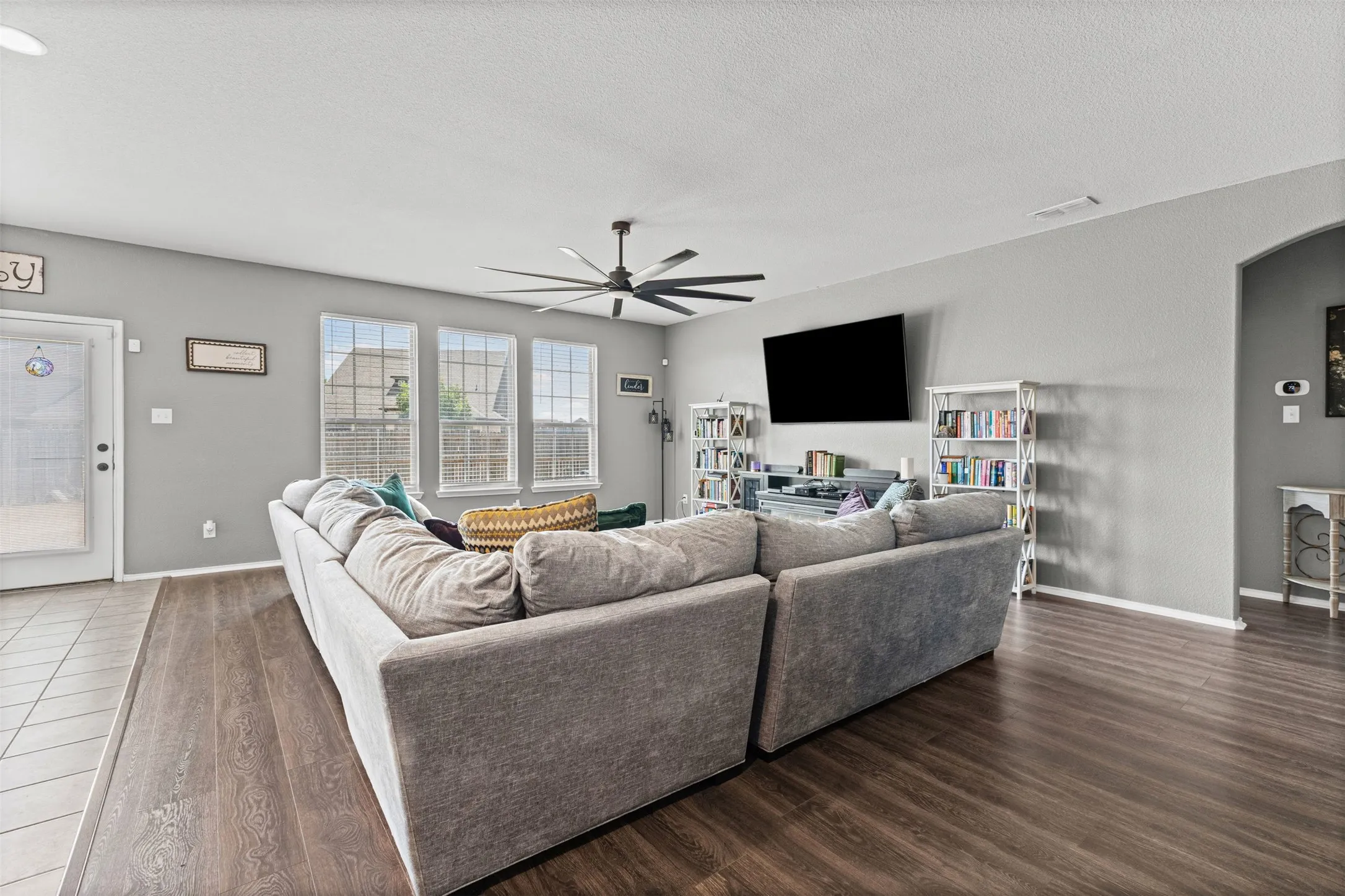 Single Family Residence For Sale in Ellis County , 227 Hackney Street, Waxahachie, Texas 75165, 3 Bedroom, 2 Bathroom, 2 Garage spaces, 2,360 Sqft, built in 2018, mls#21356406, Real Estate Agent in Waxahachie, Homes For Sale in Ellis county, Homes For Sale in Waxahachie, Realtor in Waxahachie Texas, Real Estate Brokerage Independent Realty Texas, Luminita Cordes Realtor