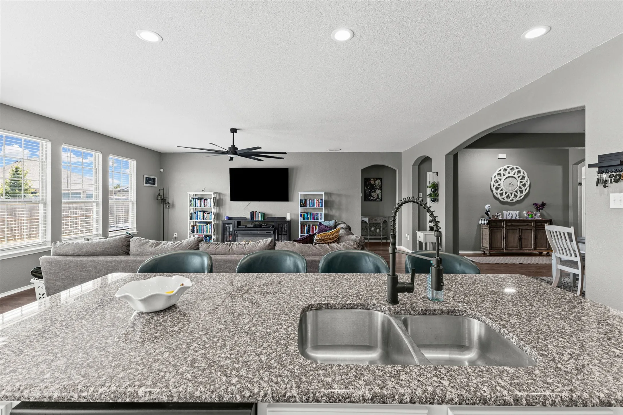 Single Family Residence For Sale in Ellis County , 227 Hackney Street, Waxahachie, Texas 75165, 3 Bedroom, 2 Bathroom, 2 Garage spaces, 2,360 Sqft, built in 2018, mls#21356406, Real Estate Agent in Waxahachie, Homes For Sale in Ellis county, Homes For Sale in Waxahachie, Realtor in Waxahachie Texas, Real Estate Brokerage Independent Realty Texas, Luminita Cordes Realtor
