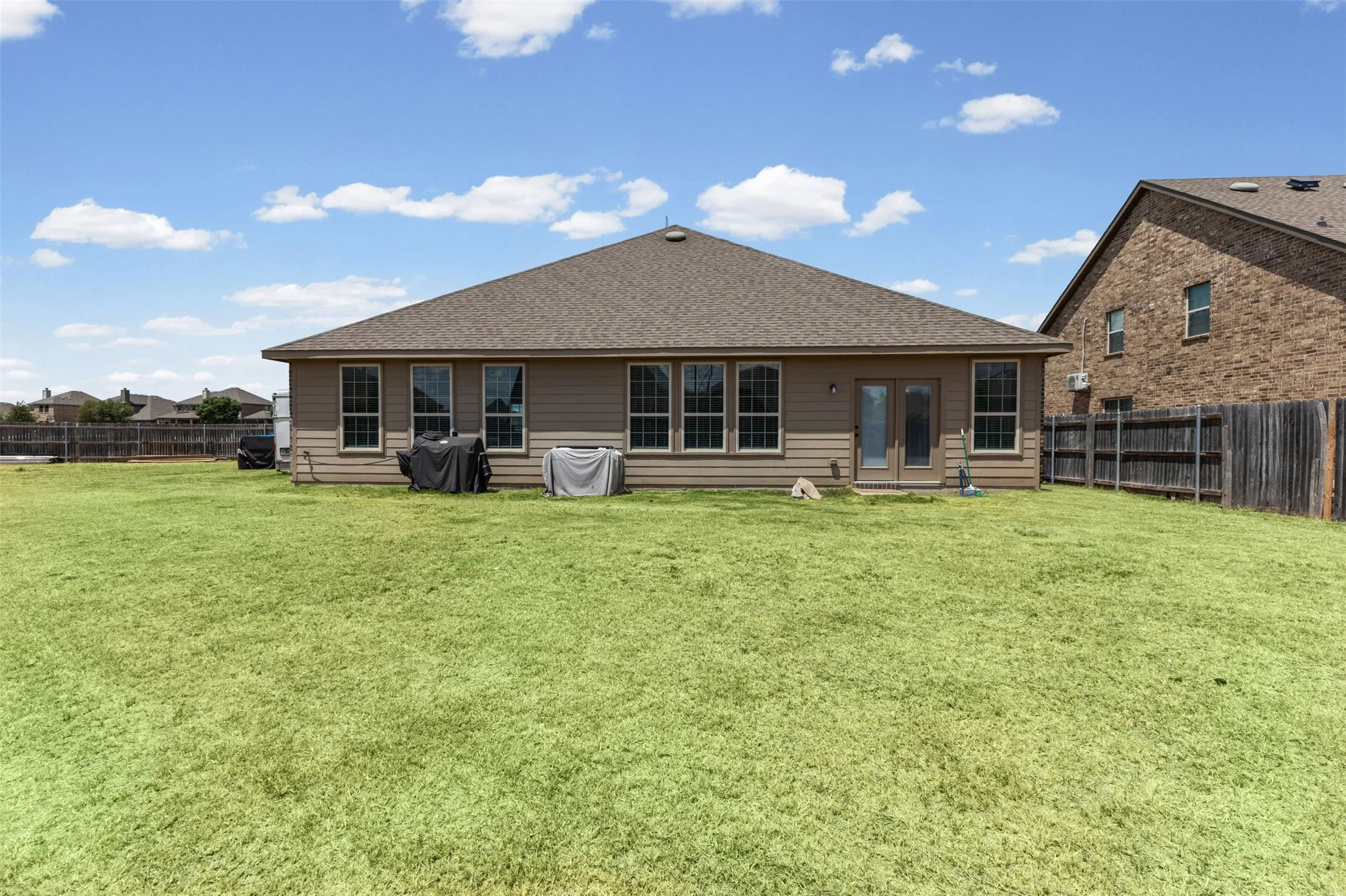 Single Family Residence For Sale in Ellis County , 227 Hackney Street, Waxahachie, Texas 75165, 3 Bedroom, 2 Bathroom, 2 Garage spaces, 2,360 Sqft, built in 2018, mls#21356406, Real Estate Agent in Waxahachie, Homes For Sale in Ellis county, Homes For Sale in Waxahachie, Realtor in Waxahachie Texas, Real Estate Brokerage Independent Realty Texas, Luminita Cordes Realtor