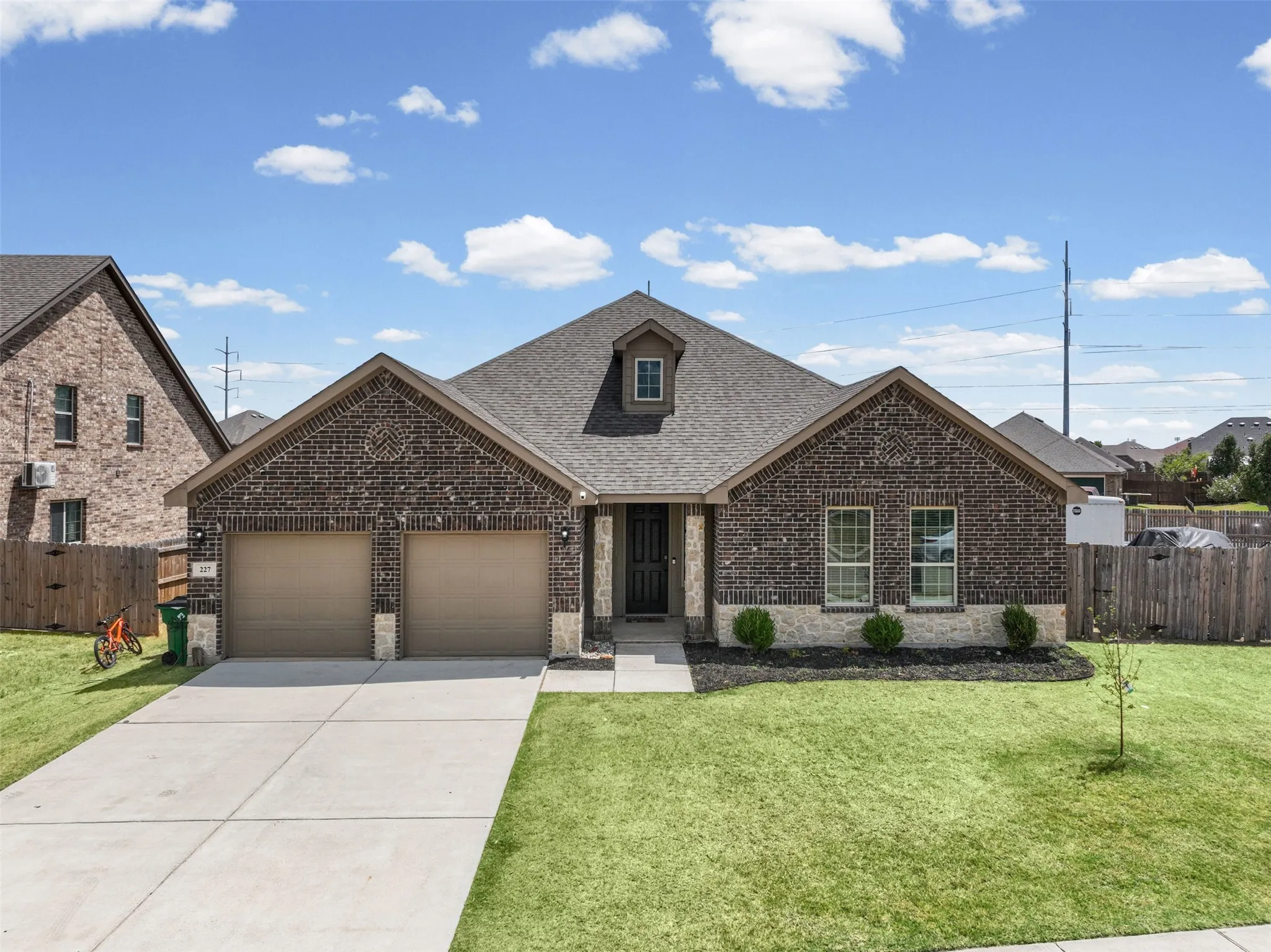 Single Family Residence For Sale in Ellis County , 227 Hackney Street, Waxahachie, Texas 75165, 3 Bedroom, 2 Bathroom, 2 Garage spaces, 2,360 Sqft, built in 2018, mls#21356406, Real Estate Agent in Waxahachie, Homes For Sale in Ellis county, Homes For Sale in Waxahachie, Realtor in Waxahachie Texas, Real Estate Brokerage Independent Realty Texas, Luminita Cordes Realtor
