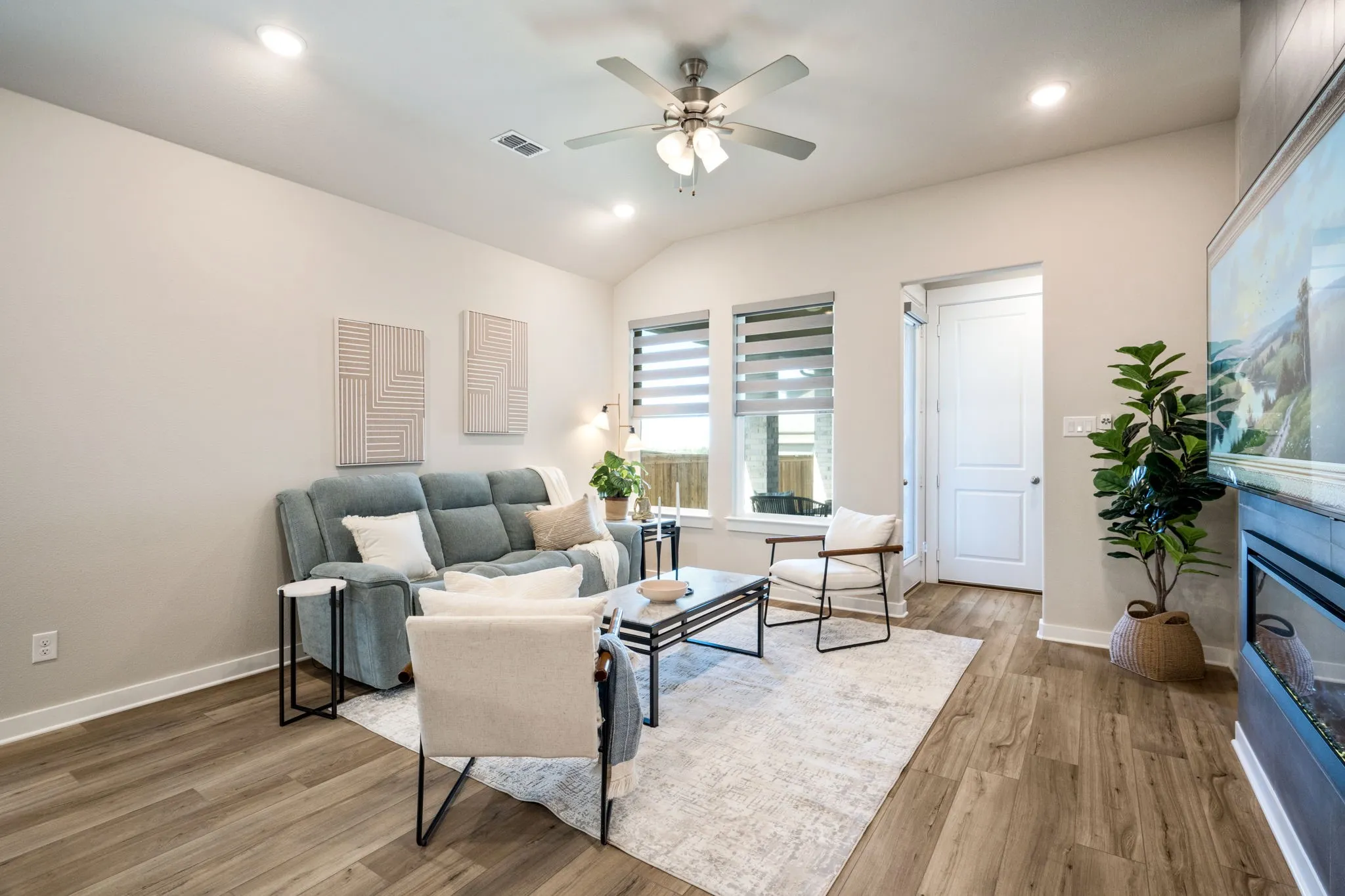 Single Family Residence For Sale in Collin County , 1429 Waterford Drive, Celina, Texas 75009, 3 Bedroom, 2 Bathroom, 2 Garage spaces, 1,515 Sqft, built in 2025, mls#21356535, Real Estate Agent in Celina, Homes For Sale in Collin county, Homes For Sale in Celina, Realtor in Celina Texas, Real Estate Brokerage Independent Realty Texas, Luminita Cordes Realtor