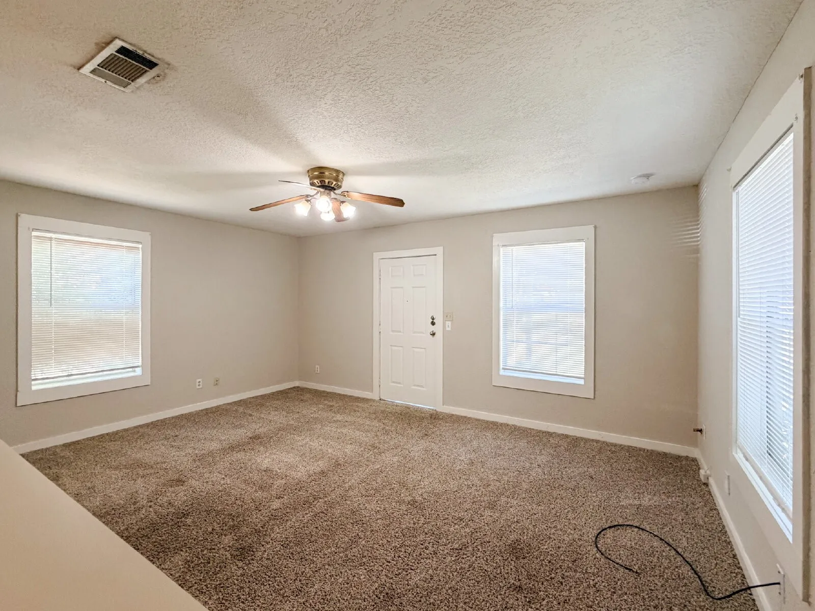 Single Family Residence For Rent in Johnson County , 1705 N Robinson Street, Cleburne, Texas 76031, 3 Bedroom, 2 Bathroom, Garage spaces, 1,076 Sqft, built in 1946, Price $1,450, mls#21356536, Real Estate Agent in Cleburne, Homes For Rent in Johnson county, Homes For Rent in Cleburne, Realtor in Cleburne Texas, Real Estate Brokerage Independent Realty Texas, Luminita Cordes Realtor