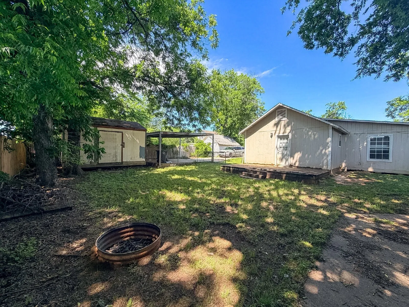 Single Family Residence For Rent in Johnson County , 1705 N Robinson Street, Cleburne, Texas 76031, 3 Bedroom, 2 Bathroom, Garage spaces, 1,076 Sqft, built in 1946, Price $1,450, mls#21356536, Real Estate Agent in Cleburne, Homes For Rent in Johnson county, Homes For Rent in Cleburne, Realtor in Cleburne Texas, Real Estate Brokerage Independent Realty Texas, Luminita Cordes Realtor