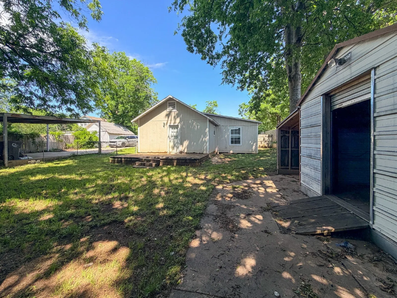 Single Family Residence For Rent in Johnson County , 1705 N Robinson Street, Cleburne, Texas 76031, 3 Bedroom, 2 Bathroom, Garage spaces, 1,076 Sqft, built in 1946, Price $1,450, mls#21356536, Real Estate Agent in Cleburne, Homes For Rent in Johnson county, Homes For Rent in Cleburne, Realtor in Cleburne Texas, Real Estate Brokerage Independent Realty Texas, Luminita Cordes Realtor