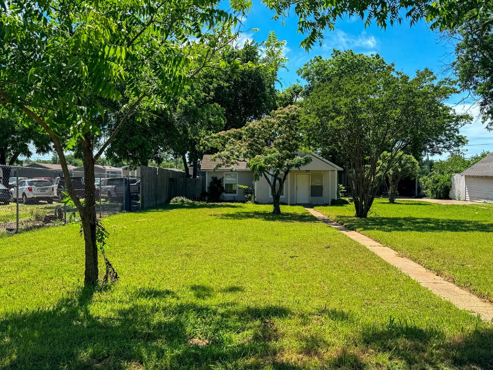 Single Family Residence For Rent in Johnson County , 1705 N Robinson Street, Cleburne, Texas 76031, 3 Bedroom, 2 Bathroom, Garage spaces, 1,076 Sqft, built in 1946, Price $1,450, mls#21356536, Real Estate Agent in Cleburne, Homes For Rent in Johnson county, Homes For Rent in Cleburne, Realtor in Cleburne Texas, Real Estate Brokerage Independent Realty Texas, Luminita Cordes Realtor