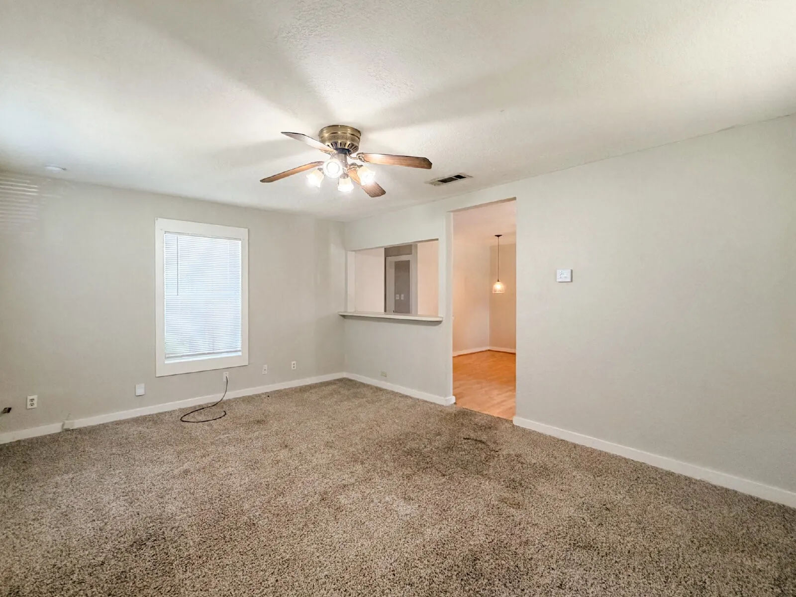 Single Family Residence For Rent in Johnson County , 1705 N Robinson Street, Cleburne, Texas 76031, 3 Bedroom, 2 Bathroom, Garage spaces, 1,076 Sqft, built in 1946, Price $1,450, mls#21356536, Real Estate Agent in Cleburne, Homes For Rent in Johnson county, Homes For Rent in Cleburne, Realtor in Cleburne Texas, Real Estate Brokerage Independent Realty Texas, Luminita Cordes Realtor