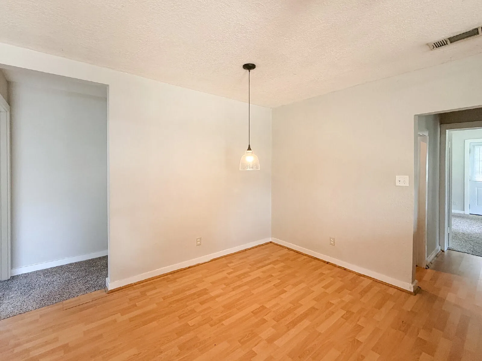 Single Family Residence For Rent in Johnson County , 1705 N Robinson Street, Cleburne, Texas 76031, 3 Bedroom, 2 Bathroom, Garage spaces, 1,076 Sqft, built in 1946, Price $1,450, mls#21356536, Real Estate Agent in Cleburne, Homes For Rent in Johnson county, Homes For Rent in Cleburne, Realtor in Cleburne Texas, Real Estate Brokerage Independent Realty Texas, Luminita Cordes Realtor