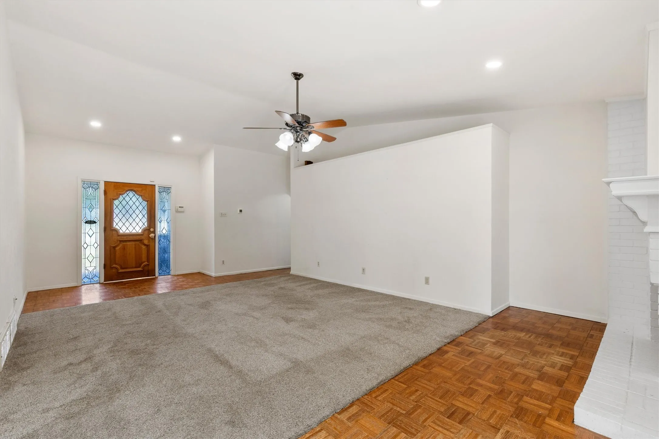 Single Family Residence For Sale in Dallas County , 1804 Westwood Circle, Carrollton, Texas 75006, 3 Bedroom, 2 Bathroom, 2 Garage spaces, 1,363 Sqft, built in 1969, mls#21356481, Real Estate Agent in Carrollton, Homes For Sale in Dallas county, Homes For Sale in Carrollton, Realtor in Carrollton Texas, Real Estate Brokerage Independent Realty Texas, Luminita Cordes Realtor