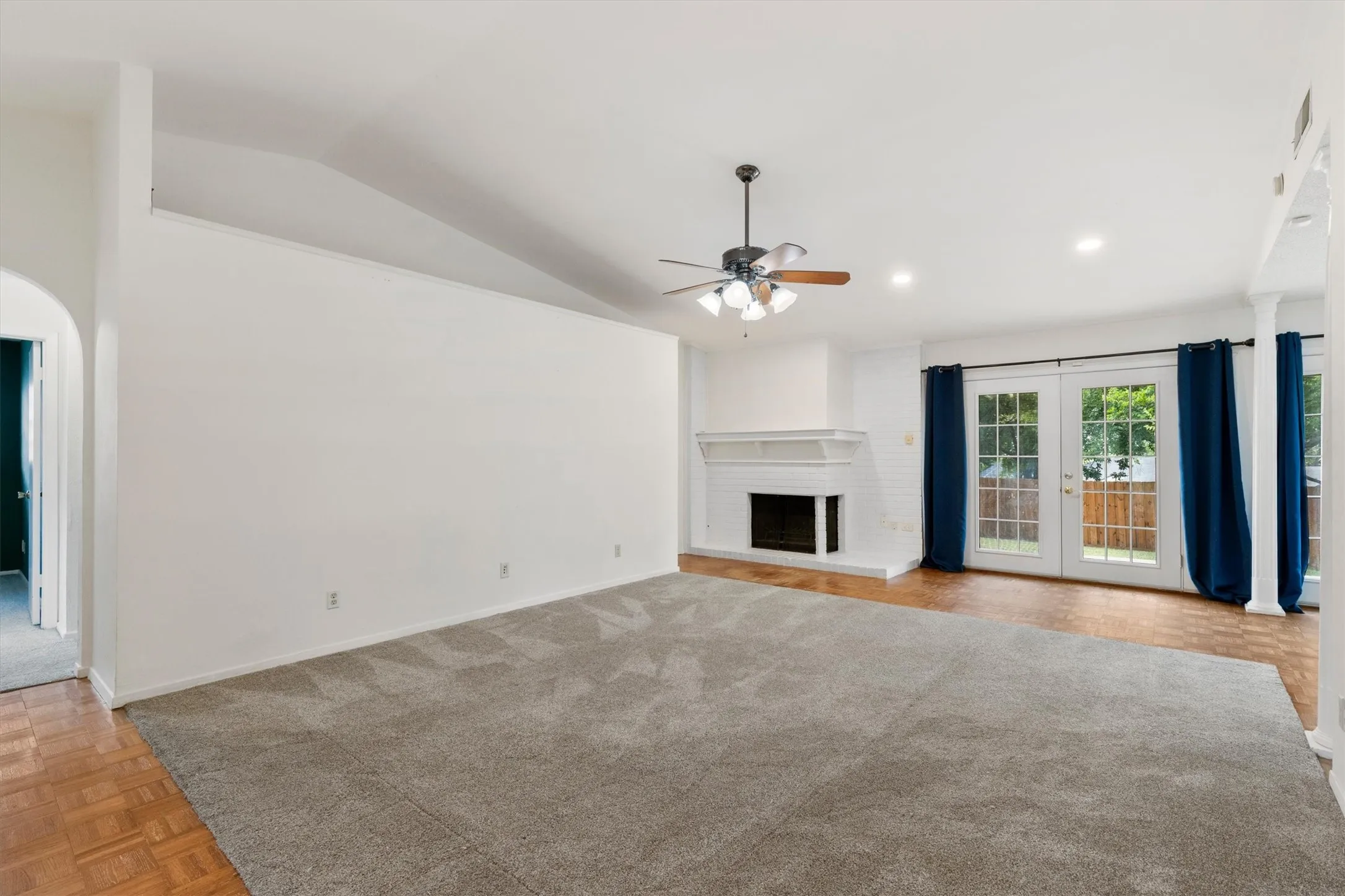 Single Family Residence For Sale in Dallas County , 1804 Westwood Circle, Carrollton, Texas 75006, 3 Bedroom, 2 Bathroom, 2 Garage spaces, 1,363 Sqft, built in 1969, mls#21356481, Real Estate Agent in Carrollton, Homes For Sale in Dallas county, Homes For Sale in Carrollton, Realtor in Carrollton Texas, Real Estate Brokerage Independent Realty Texas, Luminita Cordes Realtor