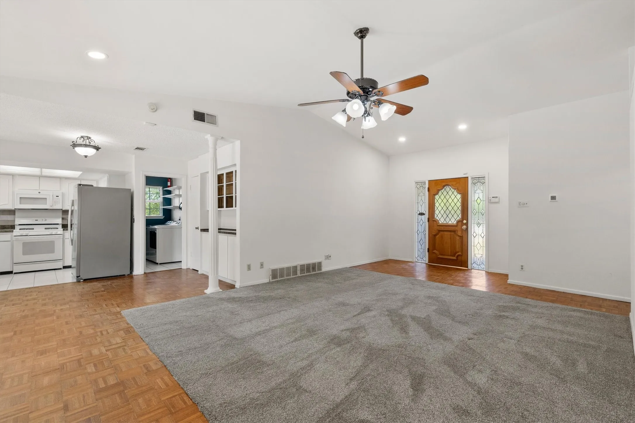 Single Family Residence For Sale in Dallas County , 1804 Westwood Circle, Carrollton, Texas 75006, 3 Bedroom, 2 Bathroom, 2 Garage spaces, 1,363 Sqft, built in 1969, mls#21356481, Real Estate Agent in Carrollton, Homes For Sale in Dallas county, Homes For Sale in Carrollton, Realtor in Carrollton Texas, Real Estate Brokerage Independent Realty Texas, Luminita Cordes Realtor